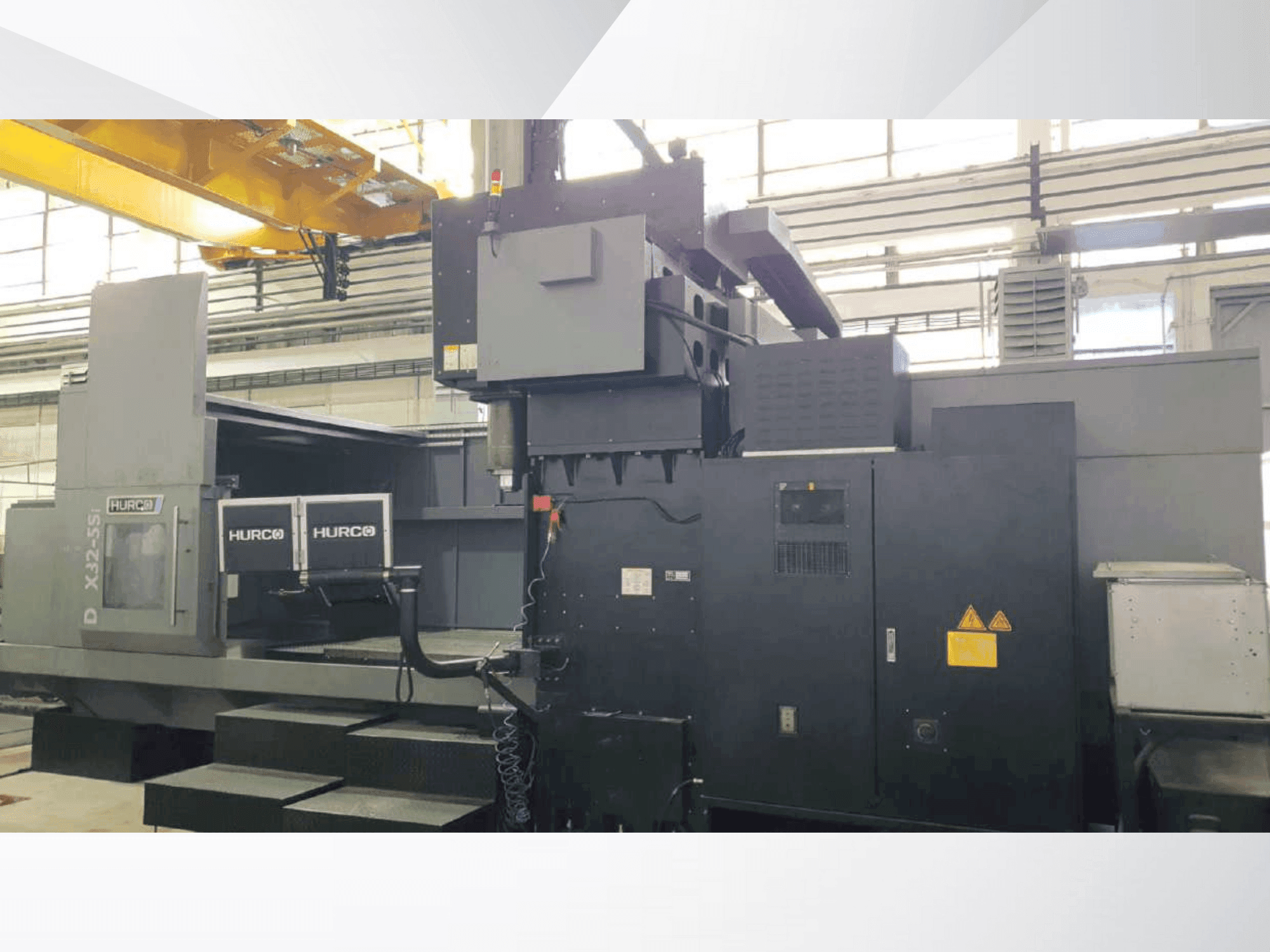 A Hurco DCX32-5Si gép elölnézete