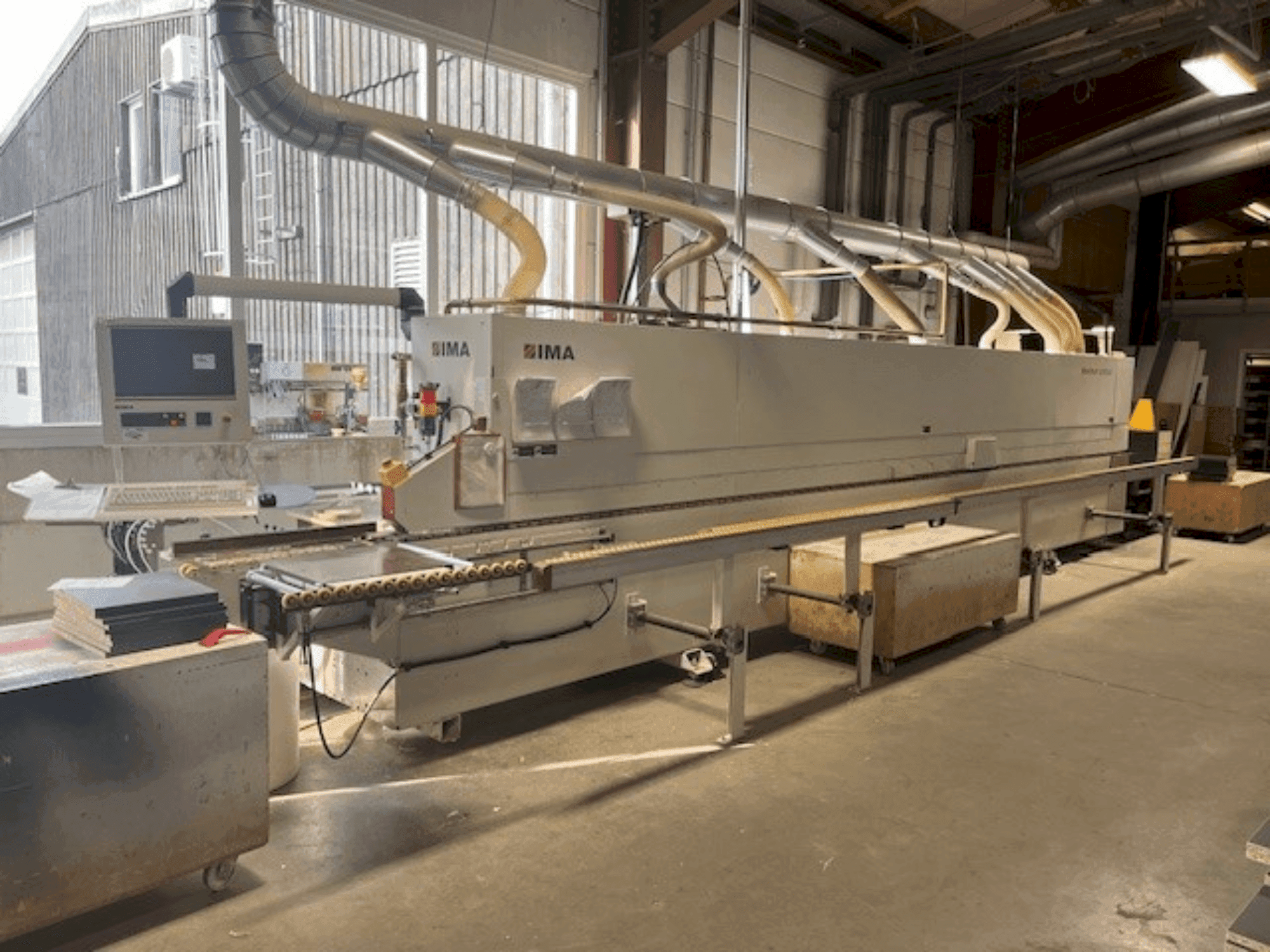 A IMA Novimat/Contour/I/G80/700/R3+ gép elölnézete