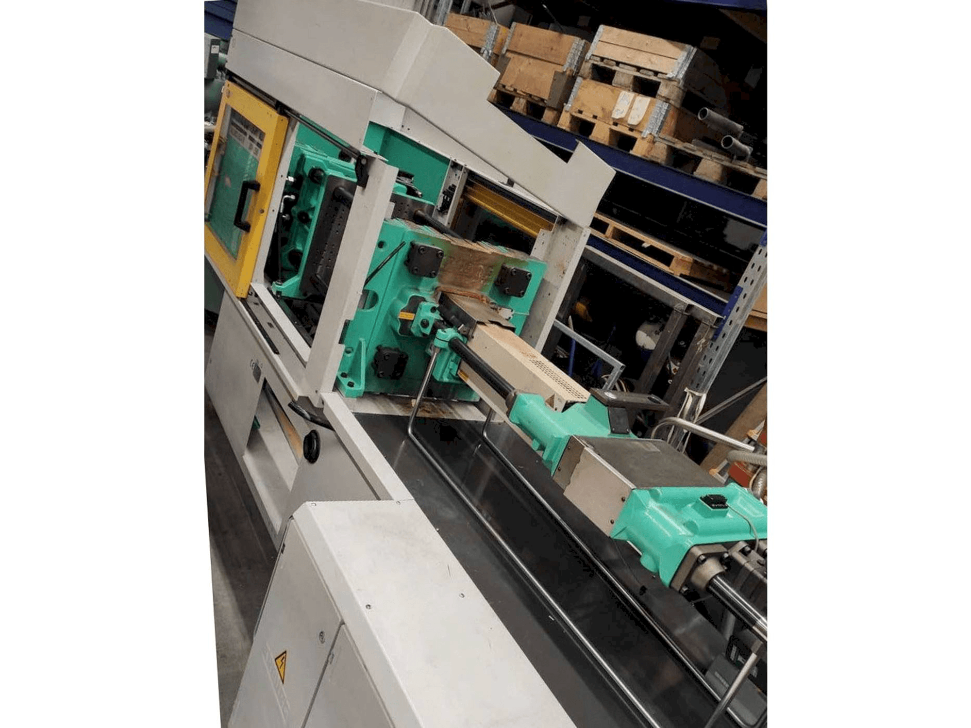 A Arburg 370C-800-250 gép elölnézete