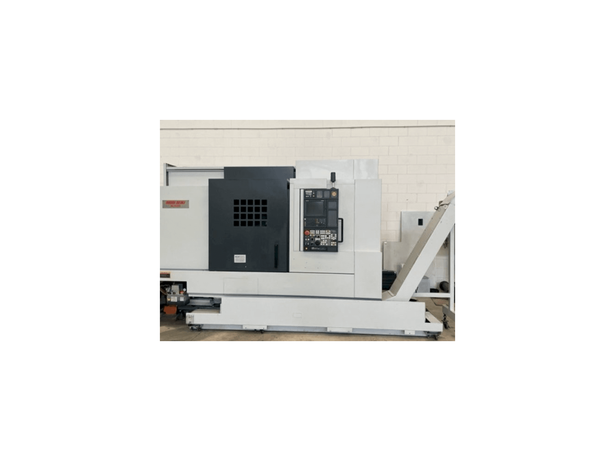 A MORI SEIKI NL 3000Y/700 gép elölnézete