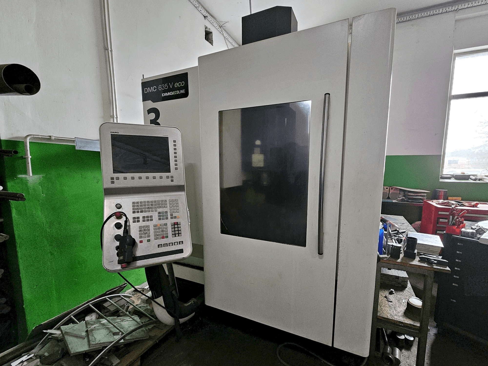 A DMG DMC 635 V ecoline gép elölnézete