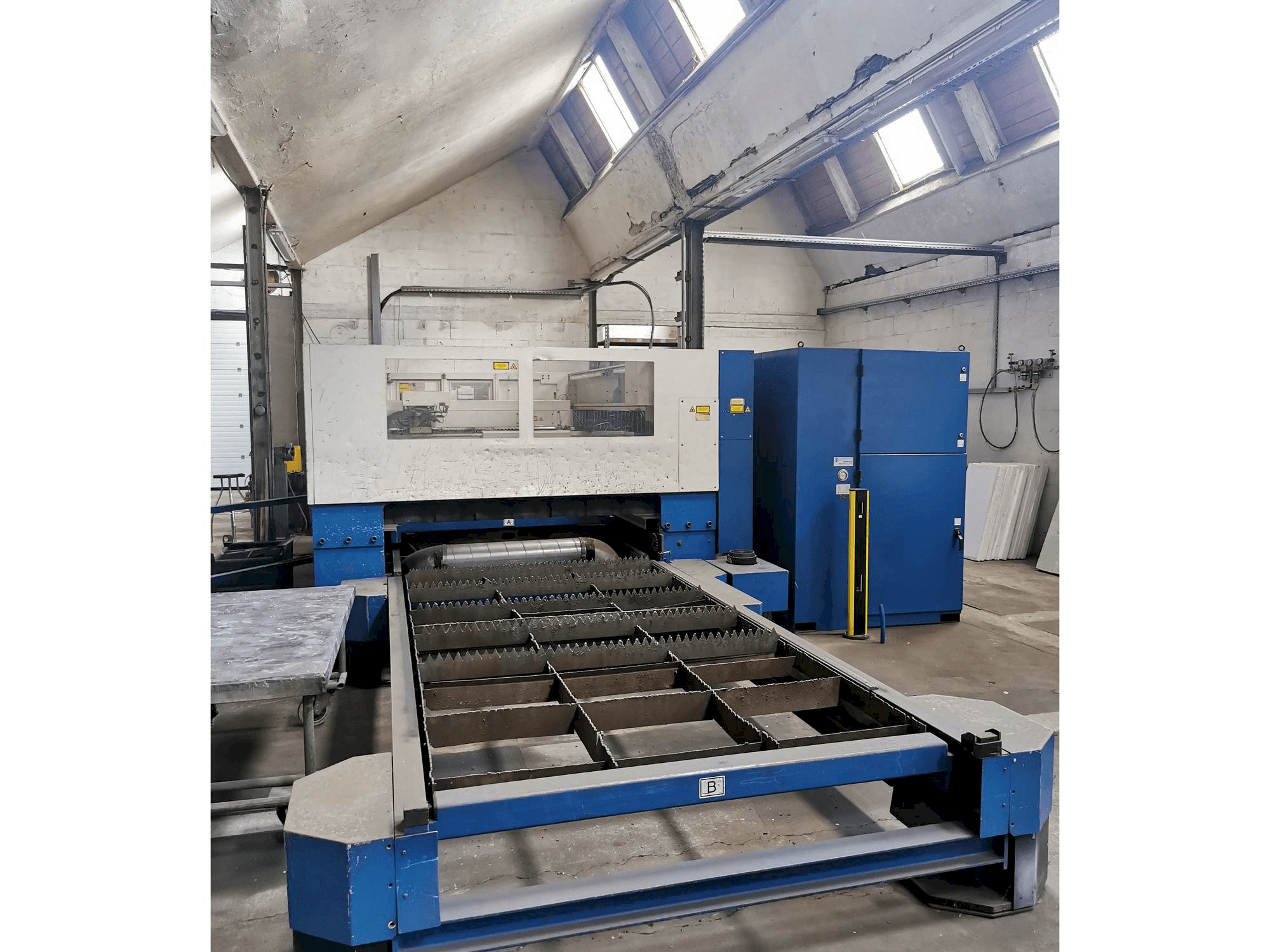 A Trumpf Trumatic L3030 gép elölnézete