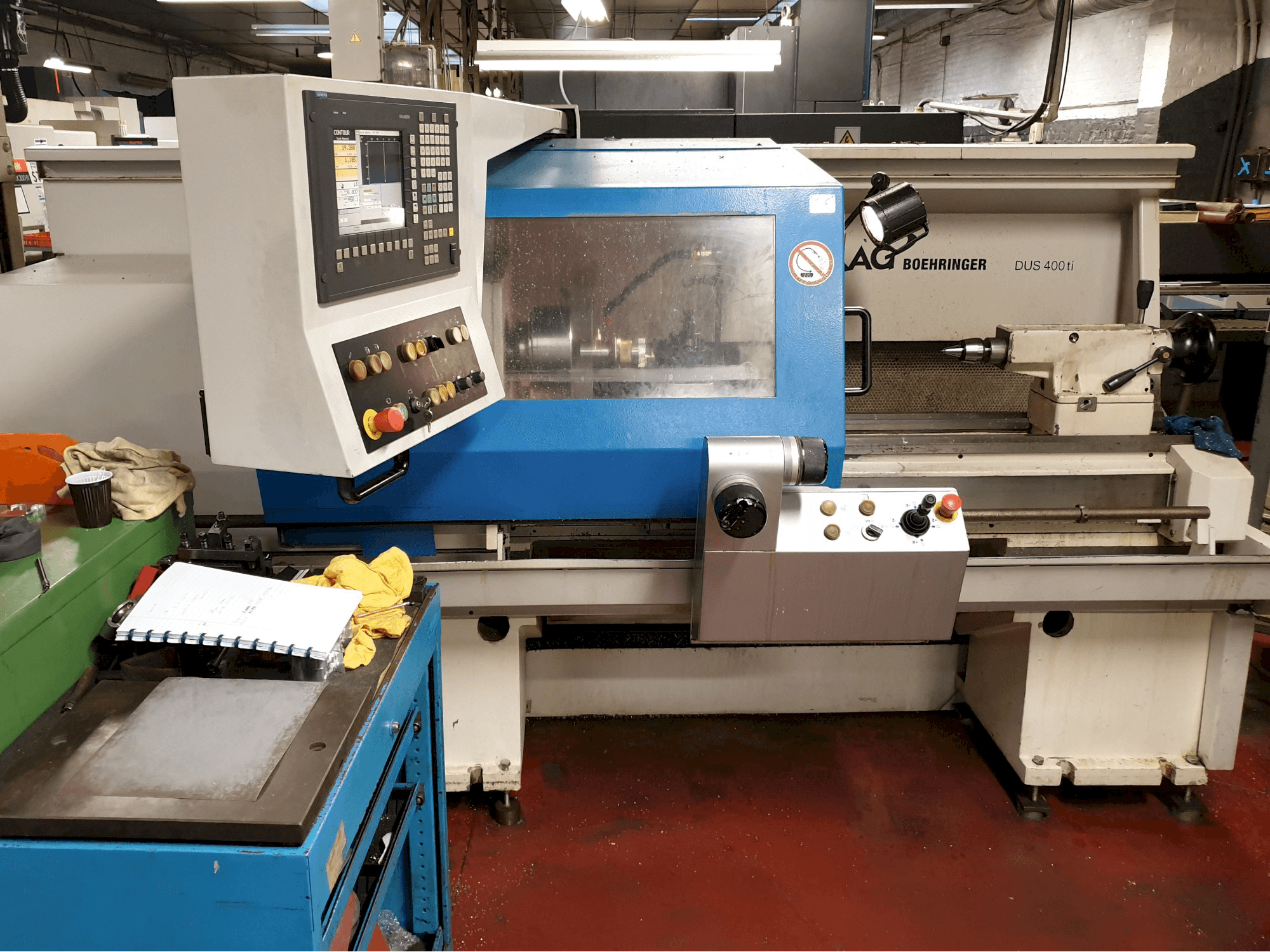 A BOEHRINGER DUS 400 ti gép elölnézete