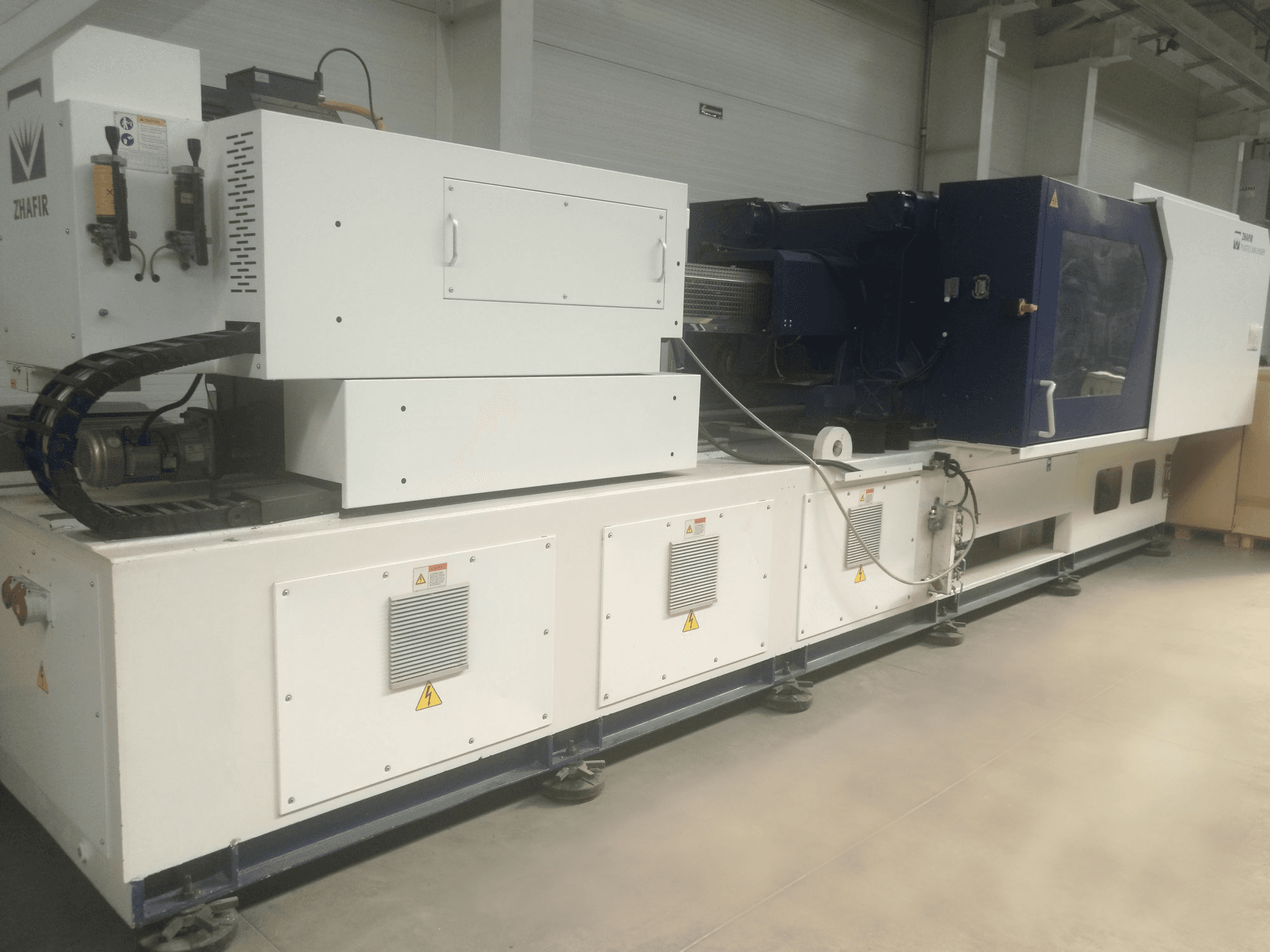 A Zhafir VE 4100/1100 gép elölnézete