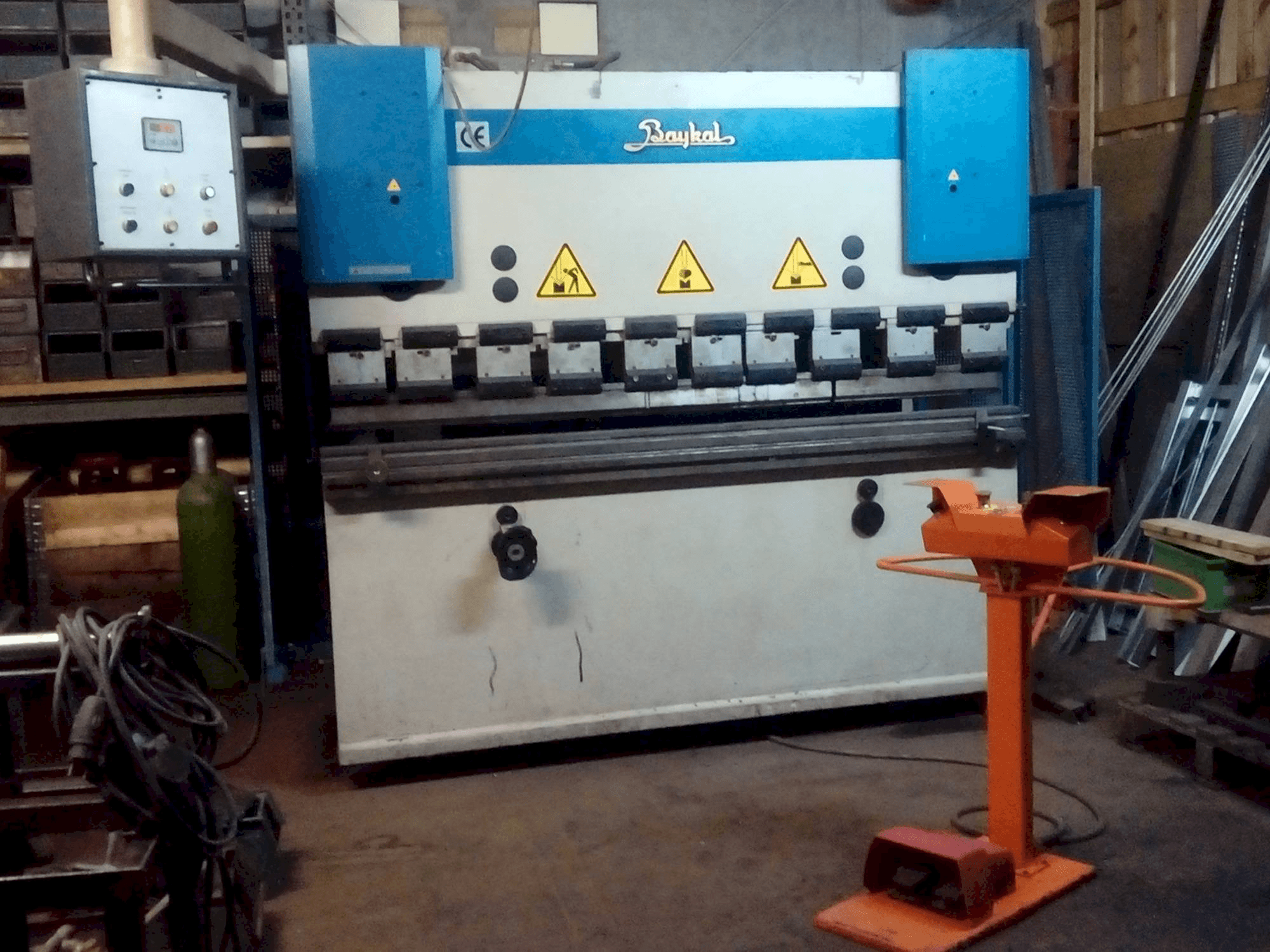 A Baykal APH-2103/40 gép elölnézete