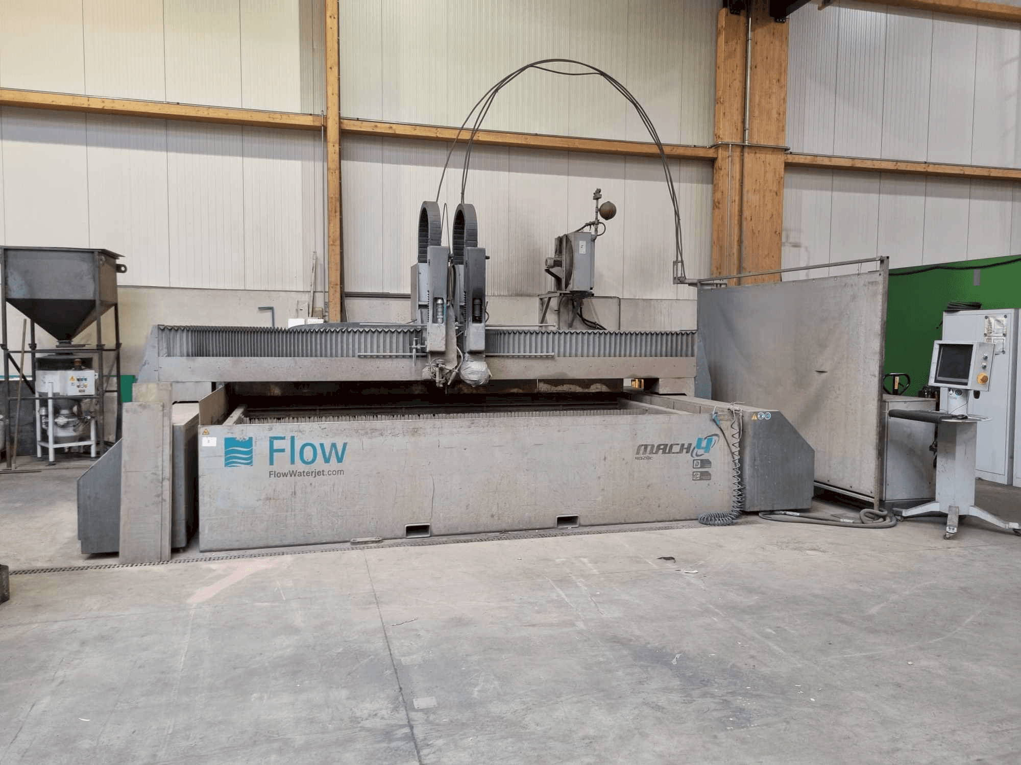 A Flow WMC 2 4020 Mach 4 gép elölnézete