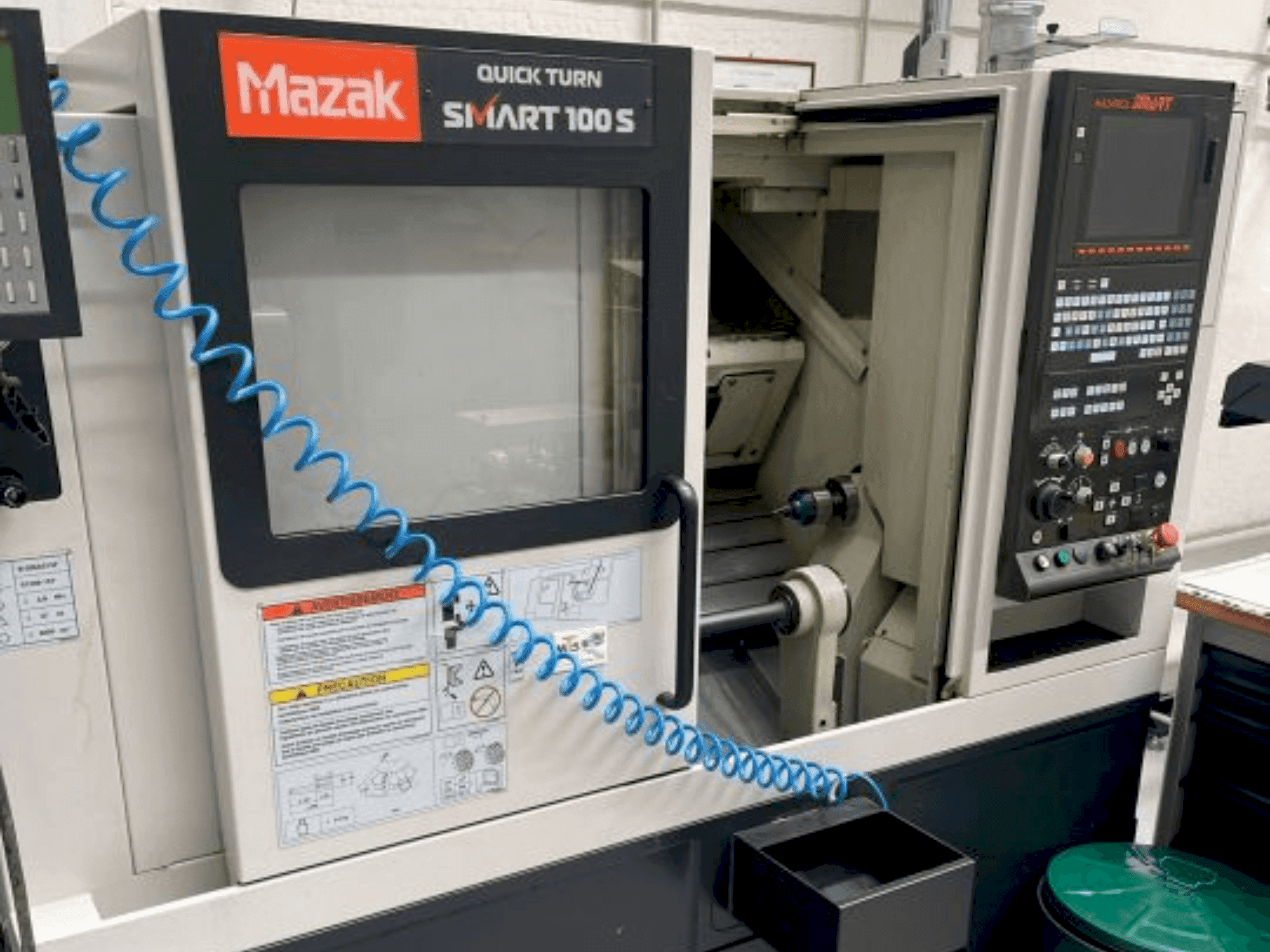 A Mazak QT SMART-100 gép elölnézete