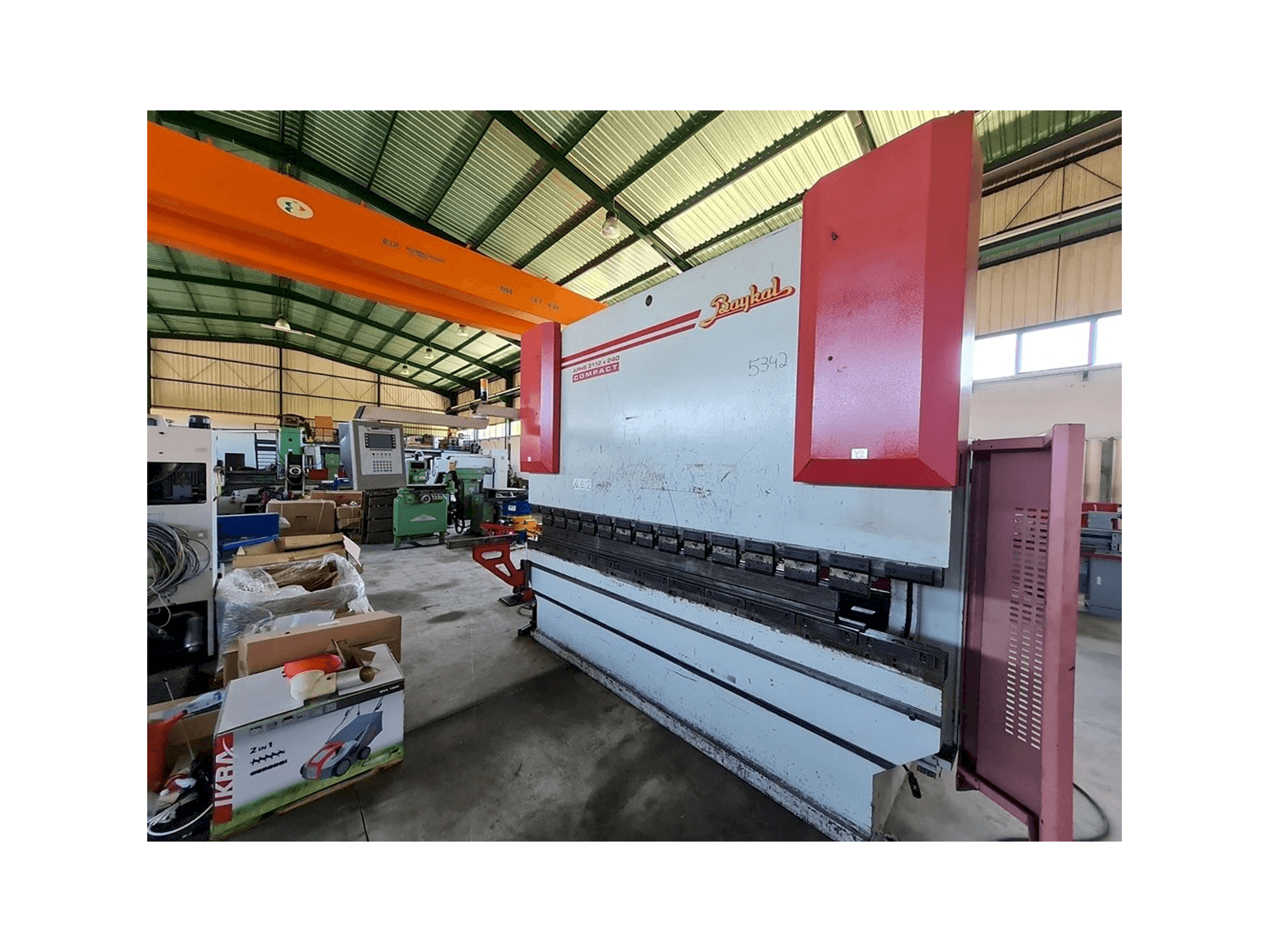 A Baykal APHS 3112 x 240 gép elölnézete