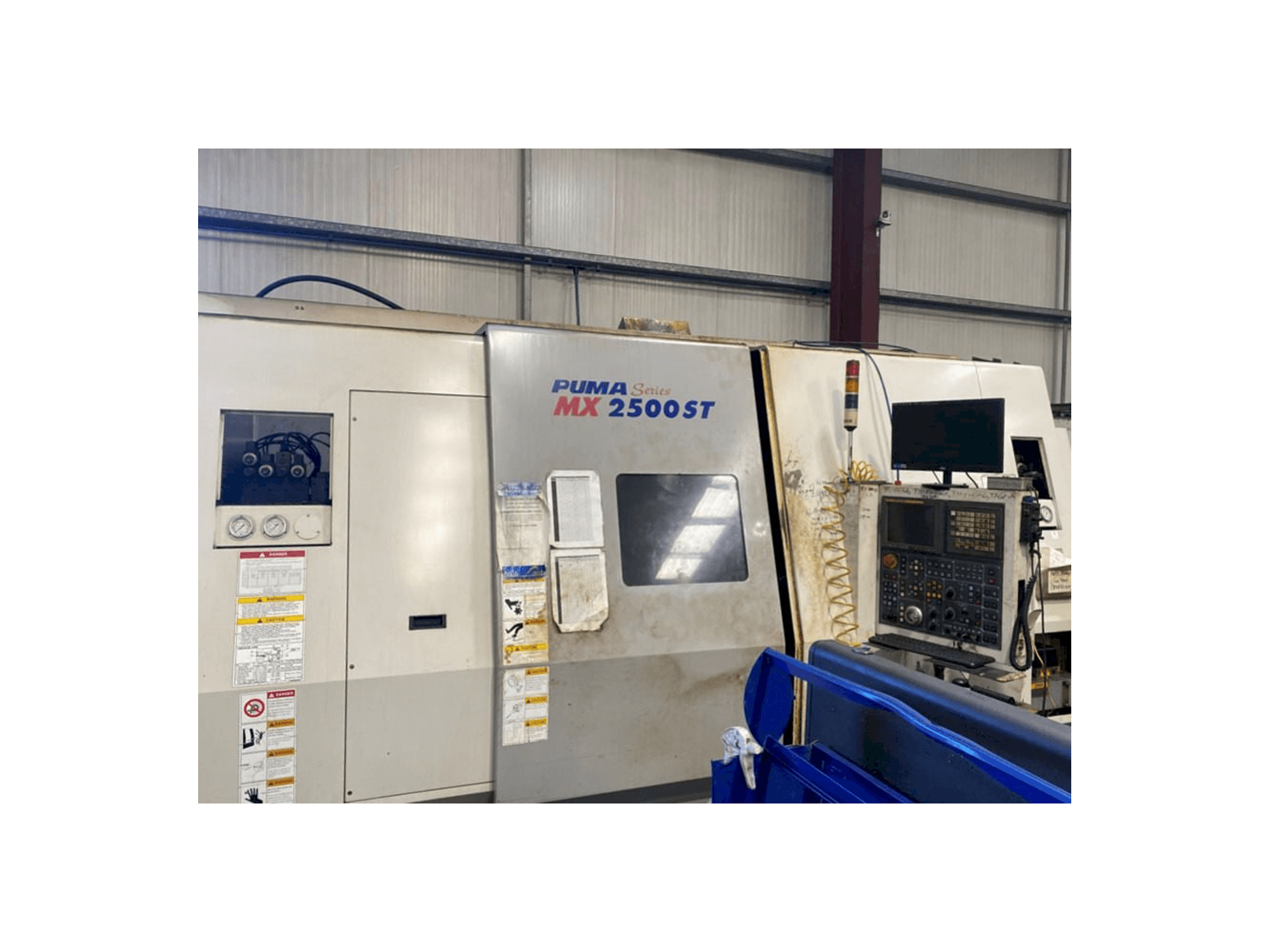 A DAEWOO PUMA MX2500ST gép elölnézete