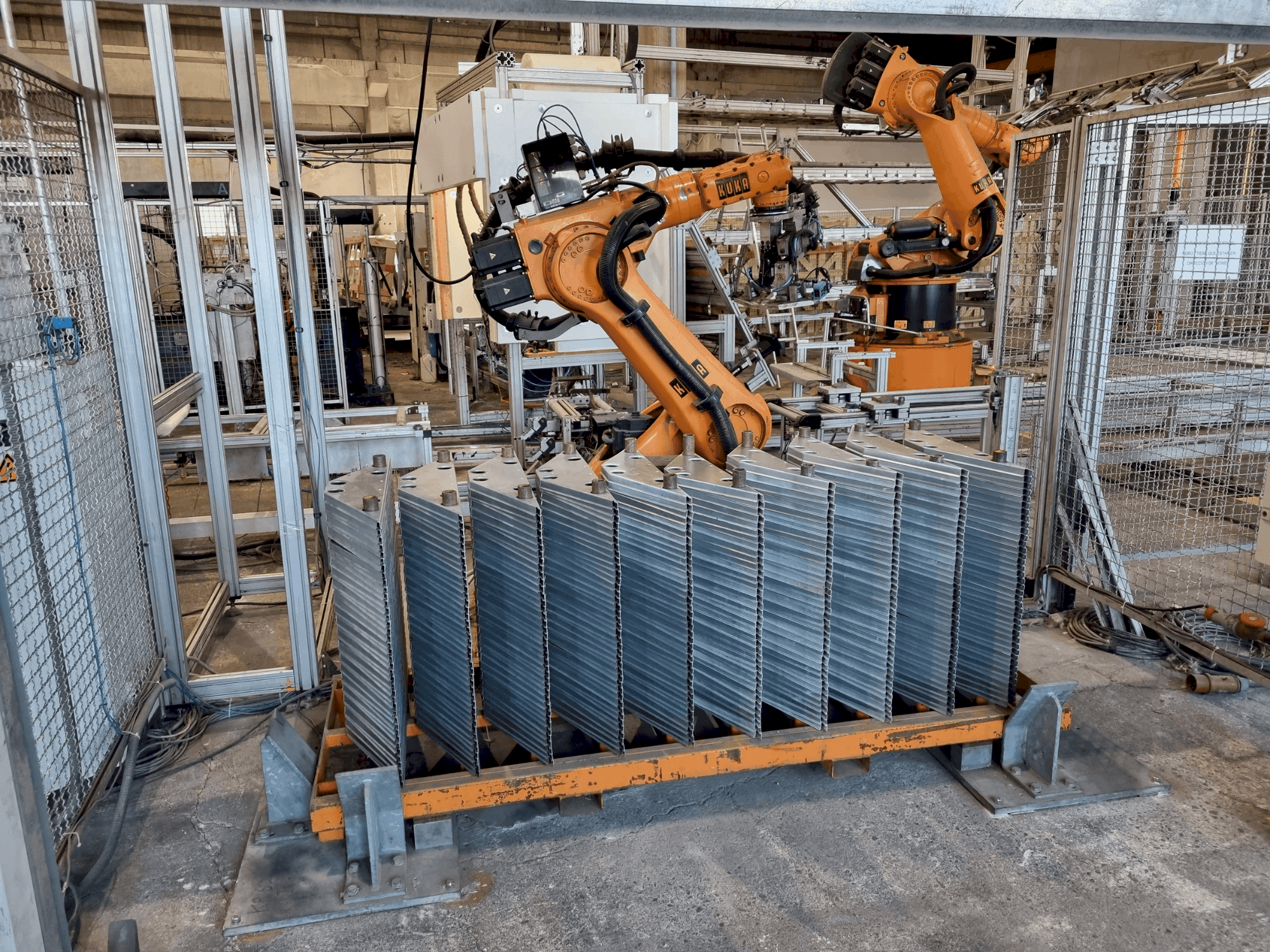 A KUKA KR 360 L280-2 gép elölnézete