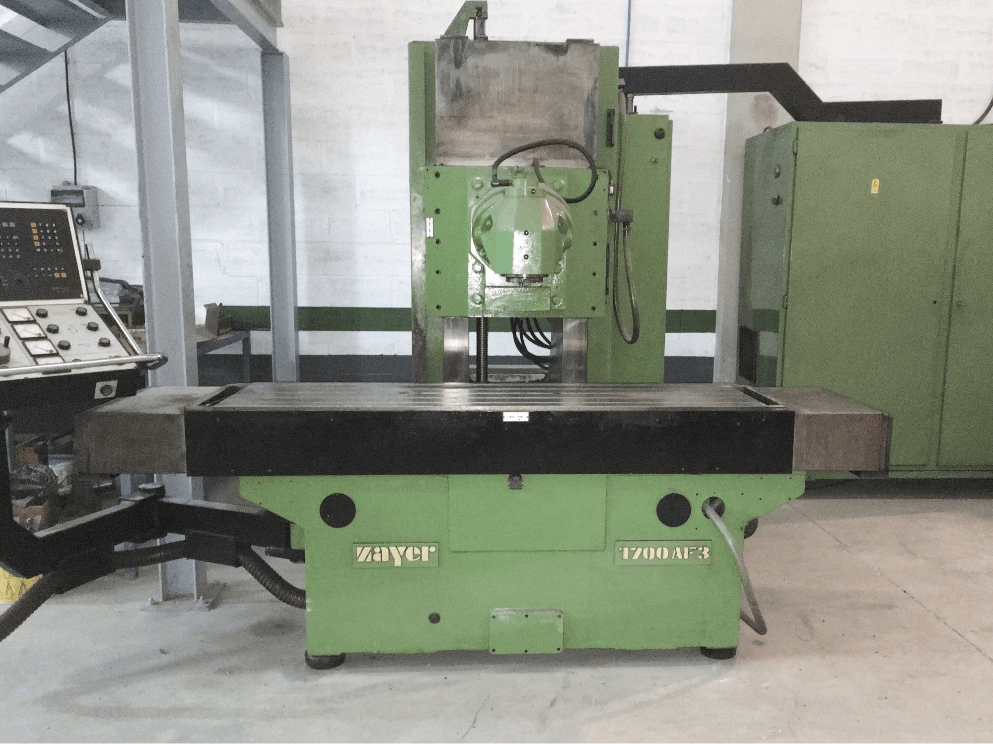 A Zayer 1700 AF3 gép elölnézete
