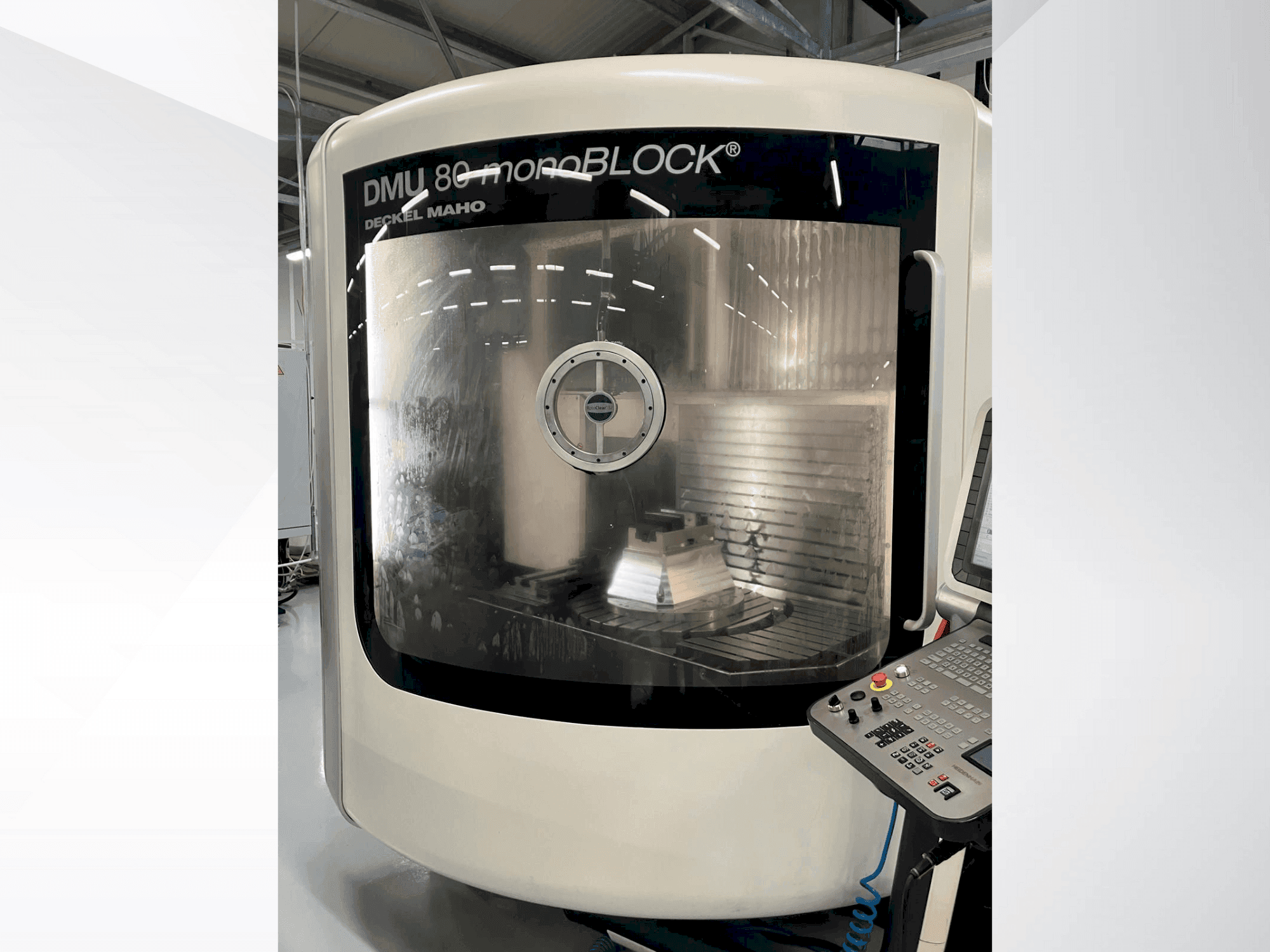 A DMG MORI DMU 80 Monoblock gép elölnézete