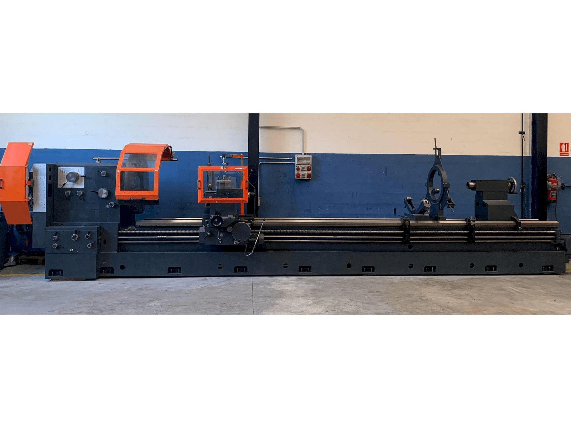 A Gurutzpe Super AT 600x6000 gép elölnézete