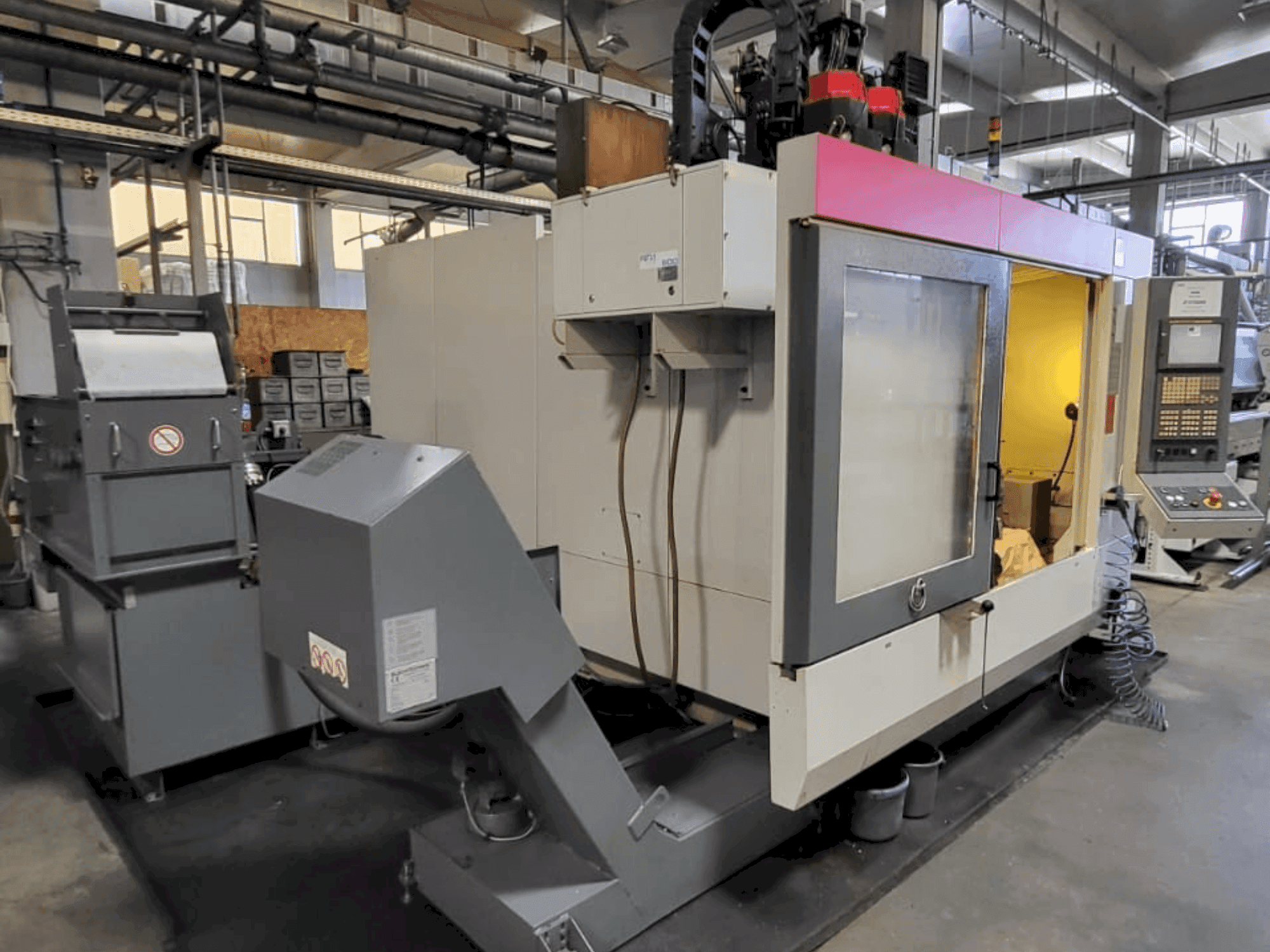 A STAMA MC526 gép elölnézete