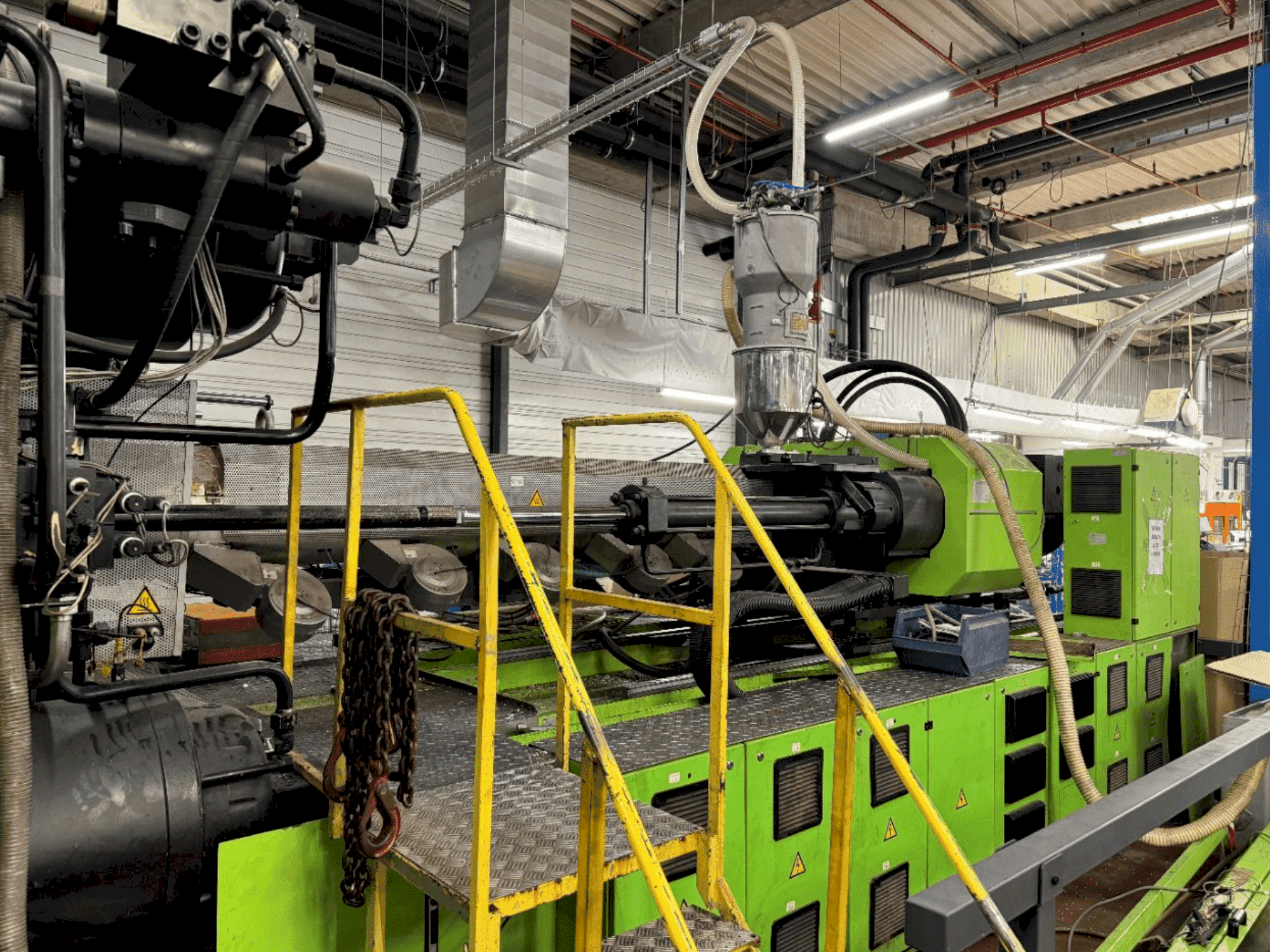 A Engel ES 16050/1100DUO gép elölnézete