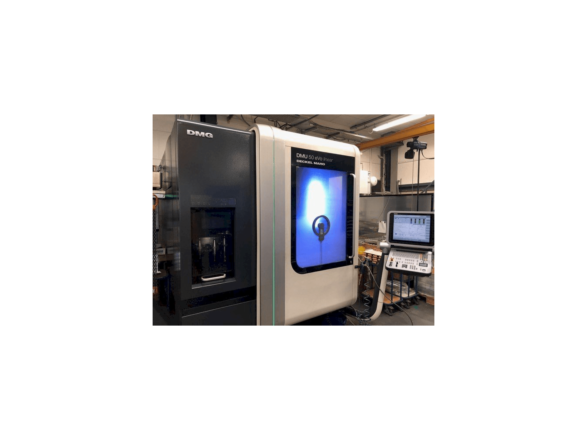 A DECKEL MAHO DMU 50 eVo Linear gép elölnézete