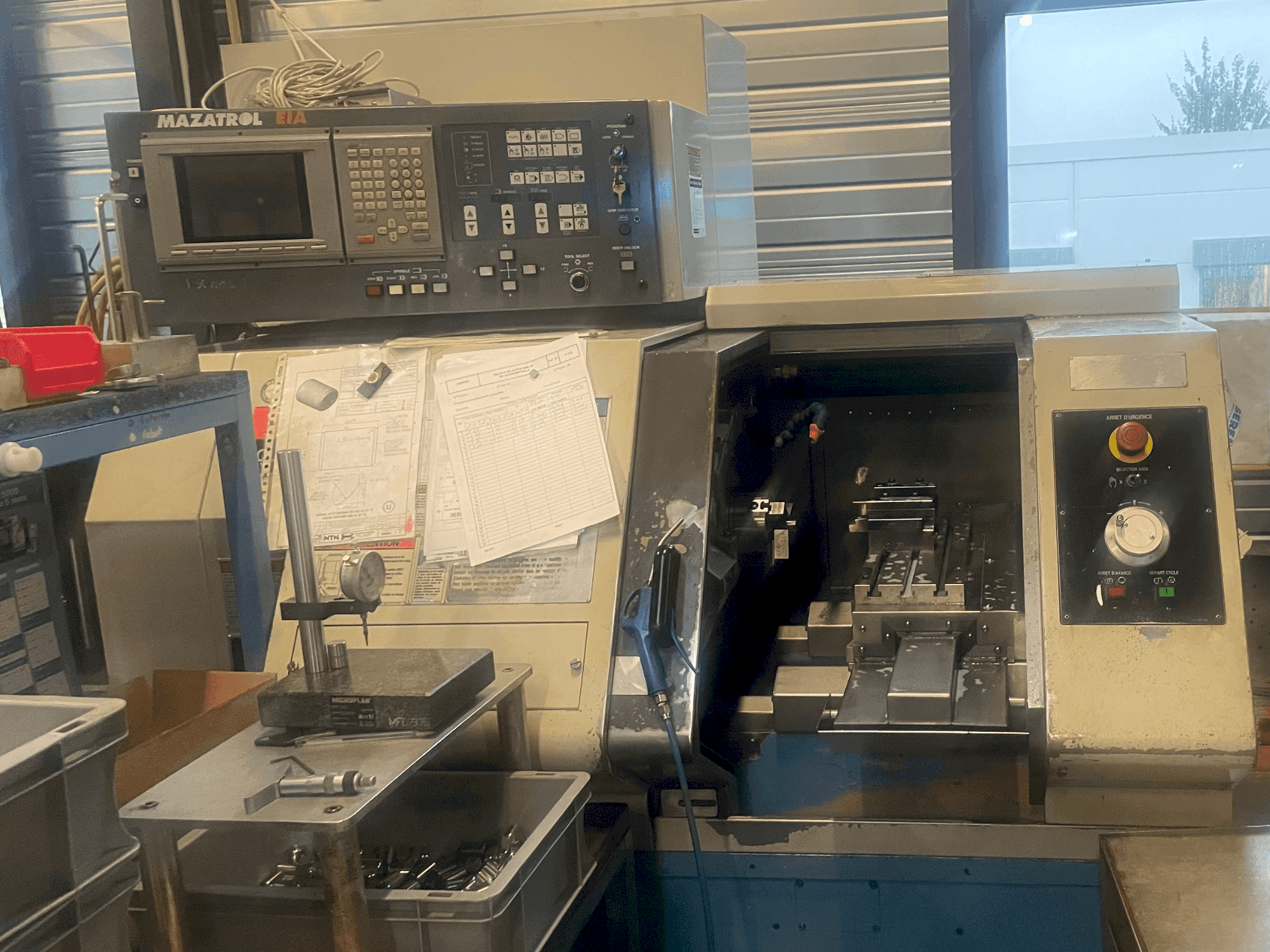 A Mazak QT6 T (2007)+MAZAK QT6 G (2002)+1 LNS Hydrobar mini sprint gép elölnézete