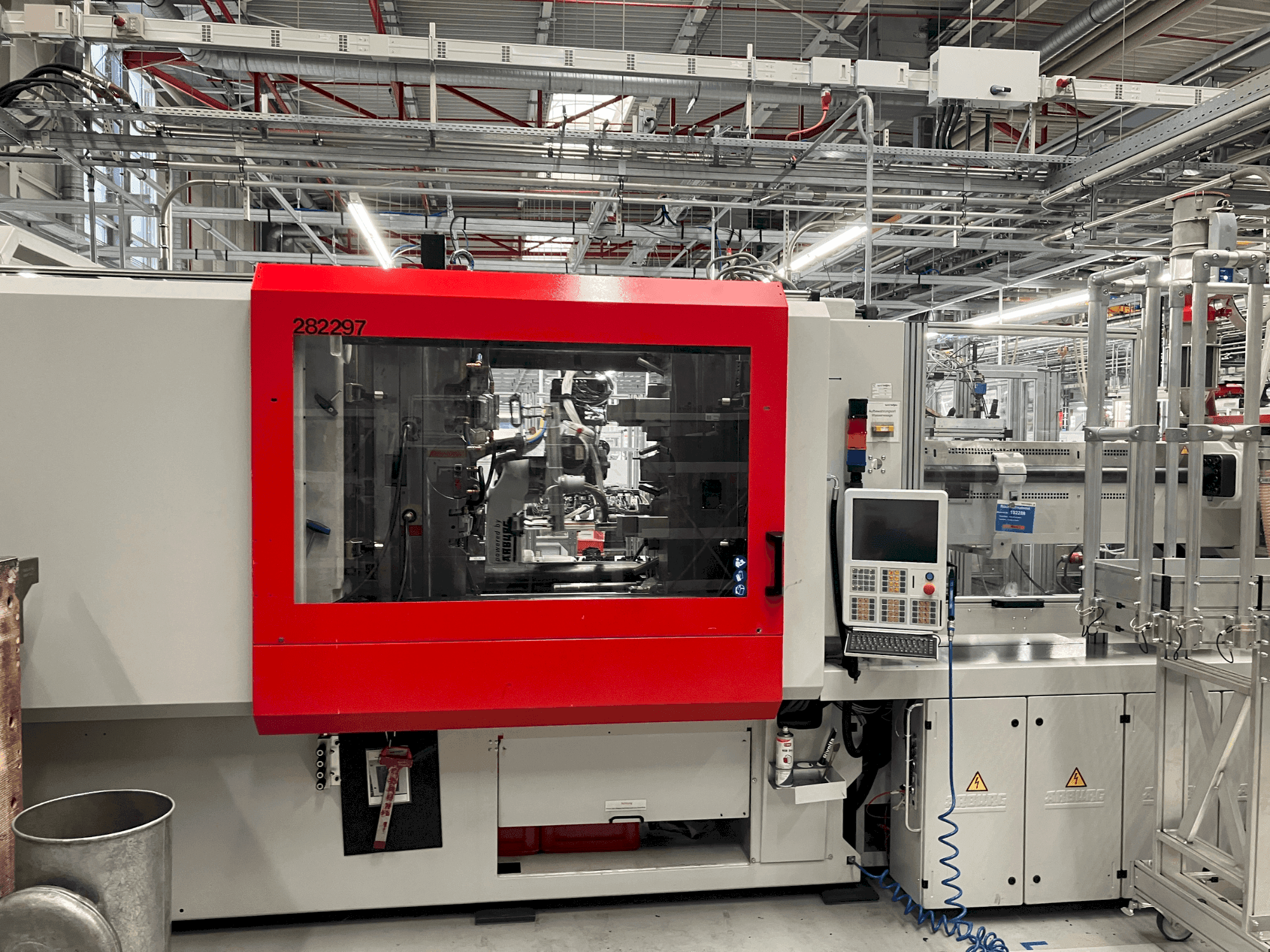 A Arburg Allrounder 920 S 5000-2100 gép elölnézete