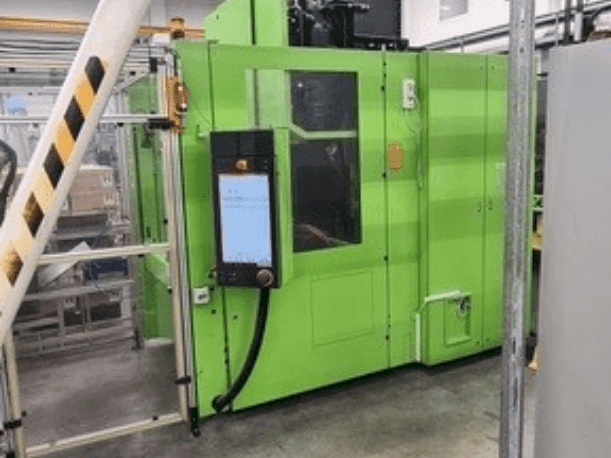 A Engel Insert Rotary 200V/100 gép elölnézete