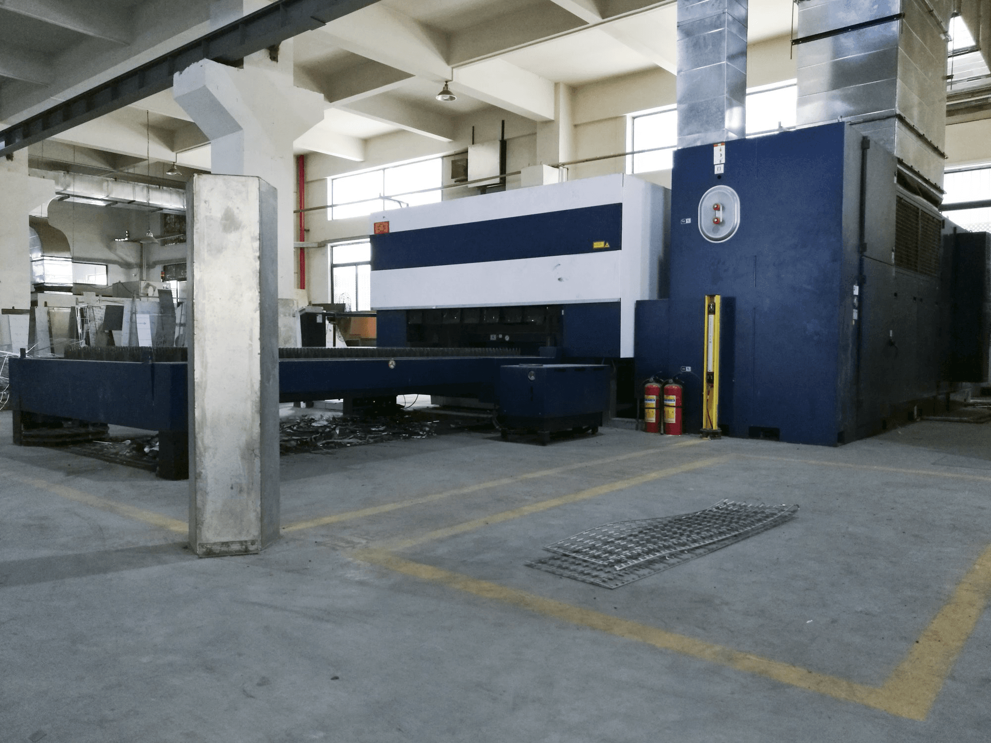 A Trumpf TruLaser 3030 gép jobb nézete