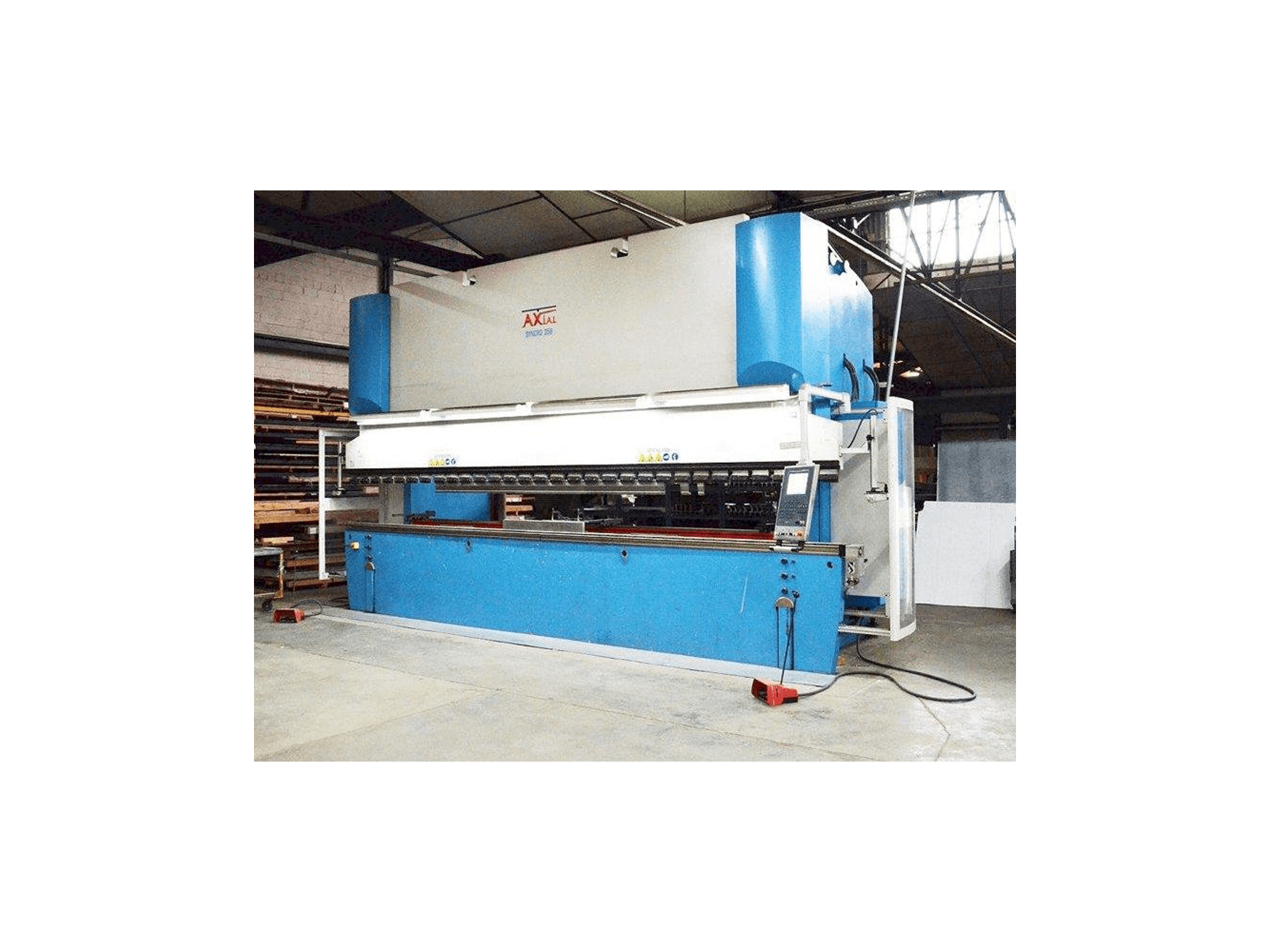 A Axial SYNCRO 356 gép elölnézete