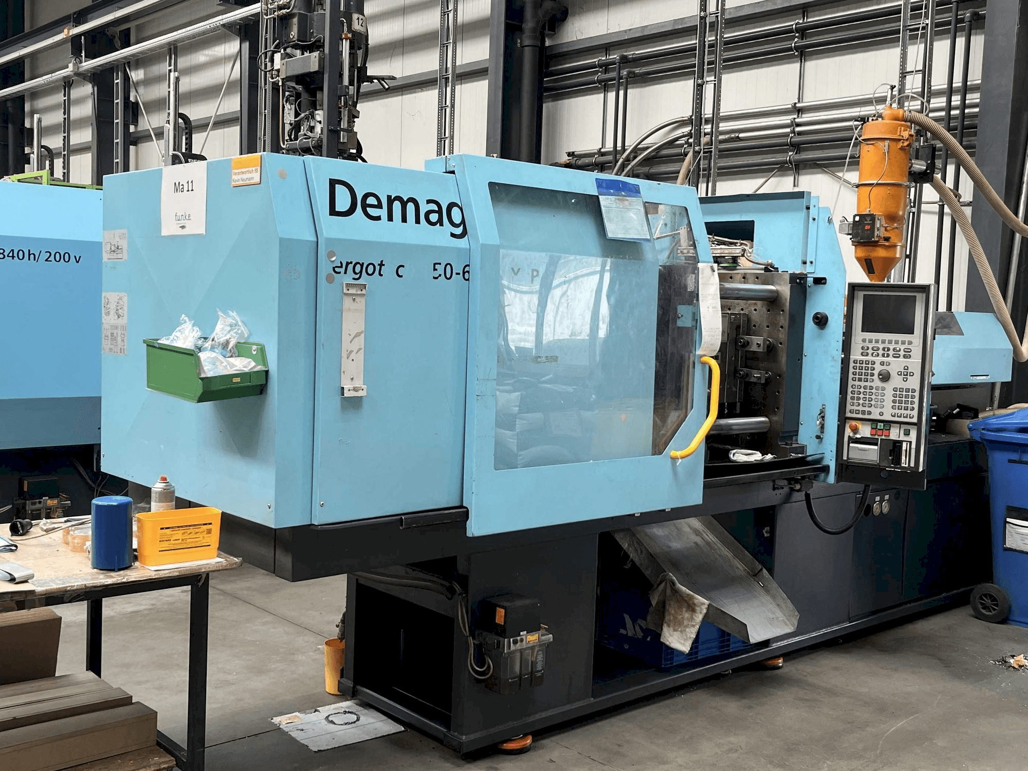 A DEMAG Ergotech 150/500 - 600 EXTRA gép elölnézete