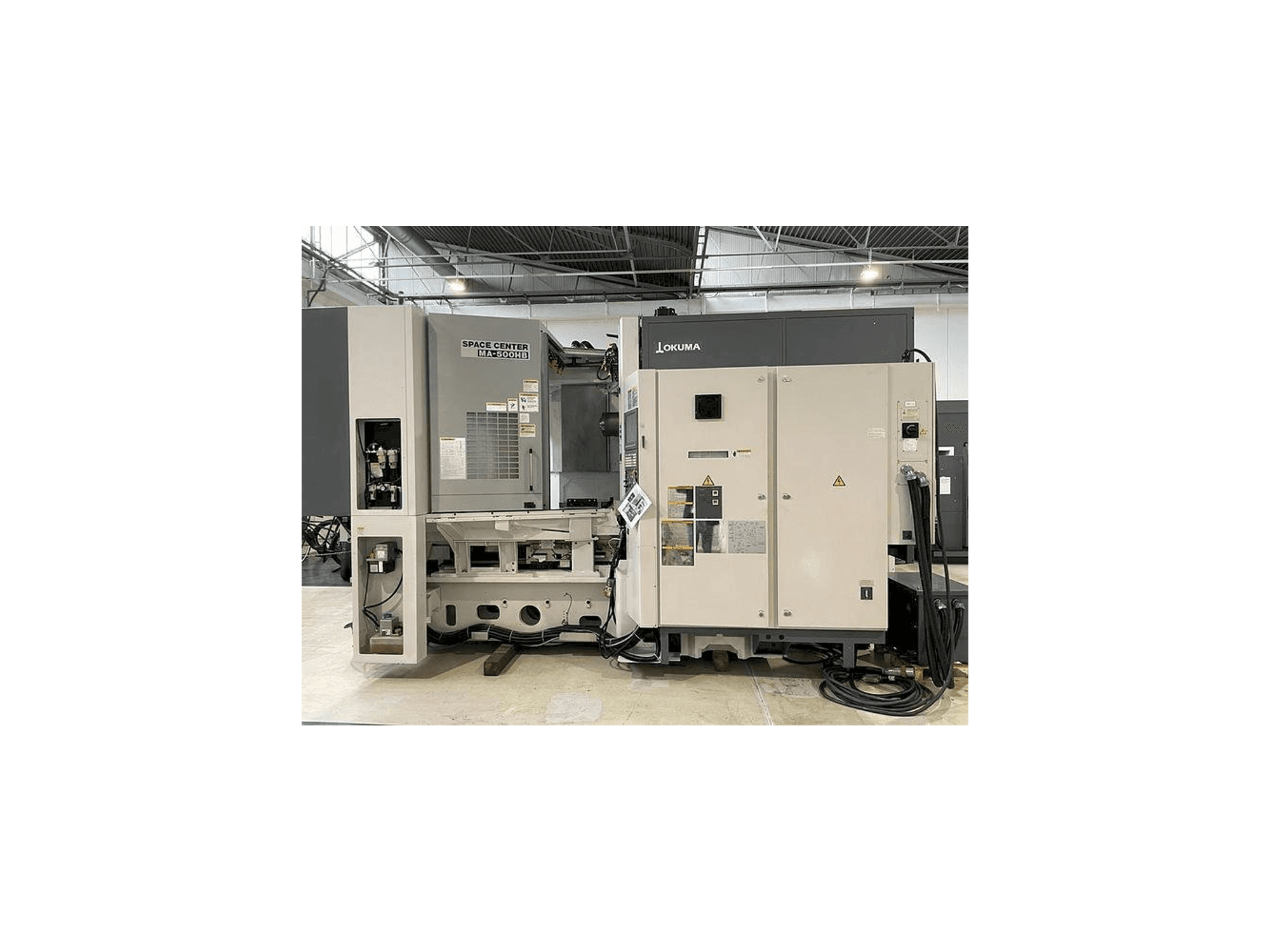 A Okuma MA 500HB gép elölnézete