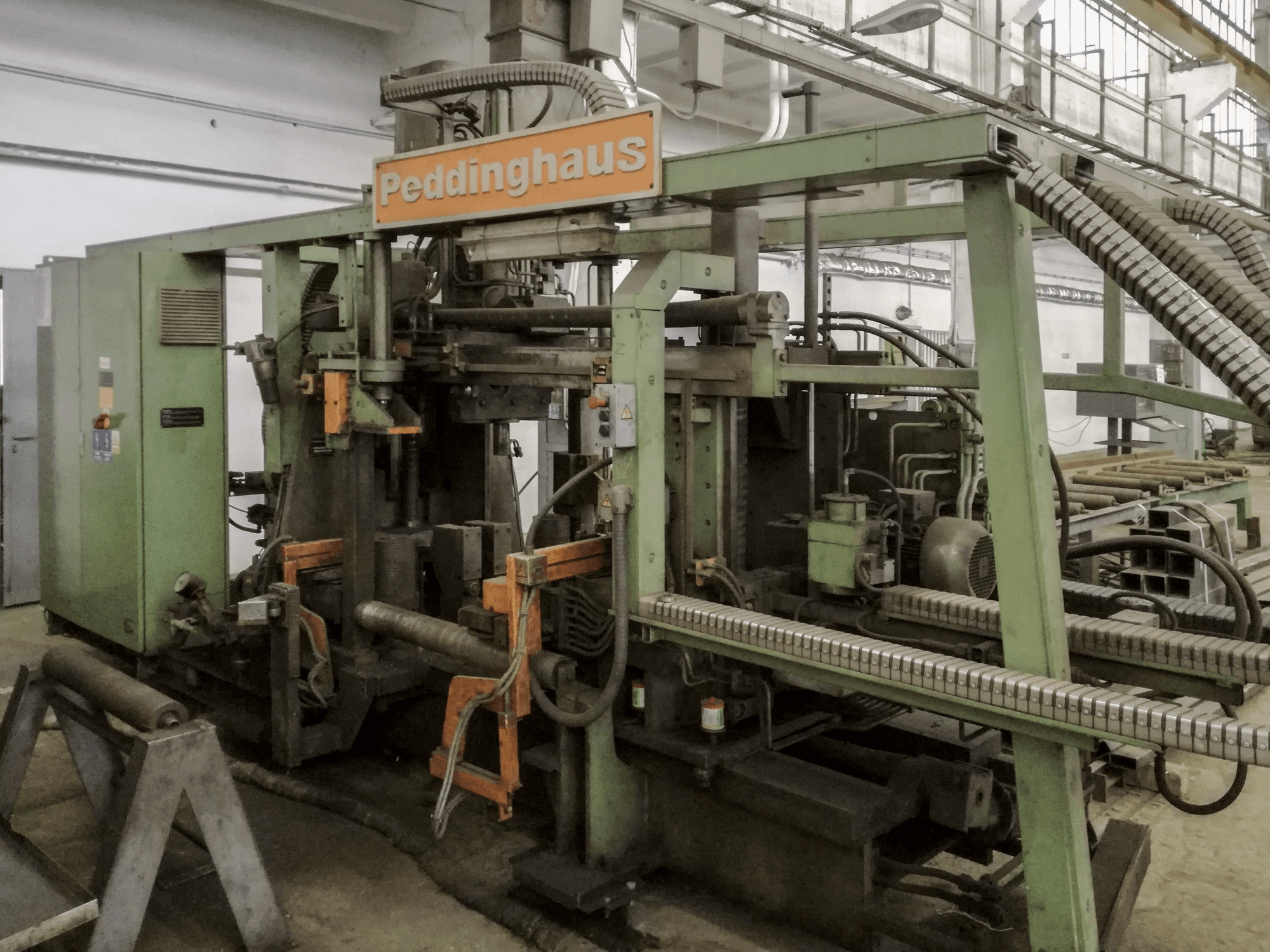 A Peddinghaus TDK 1000/3 gép bal oldali nézete
