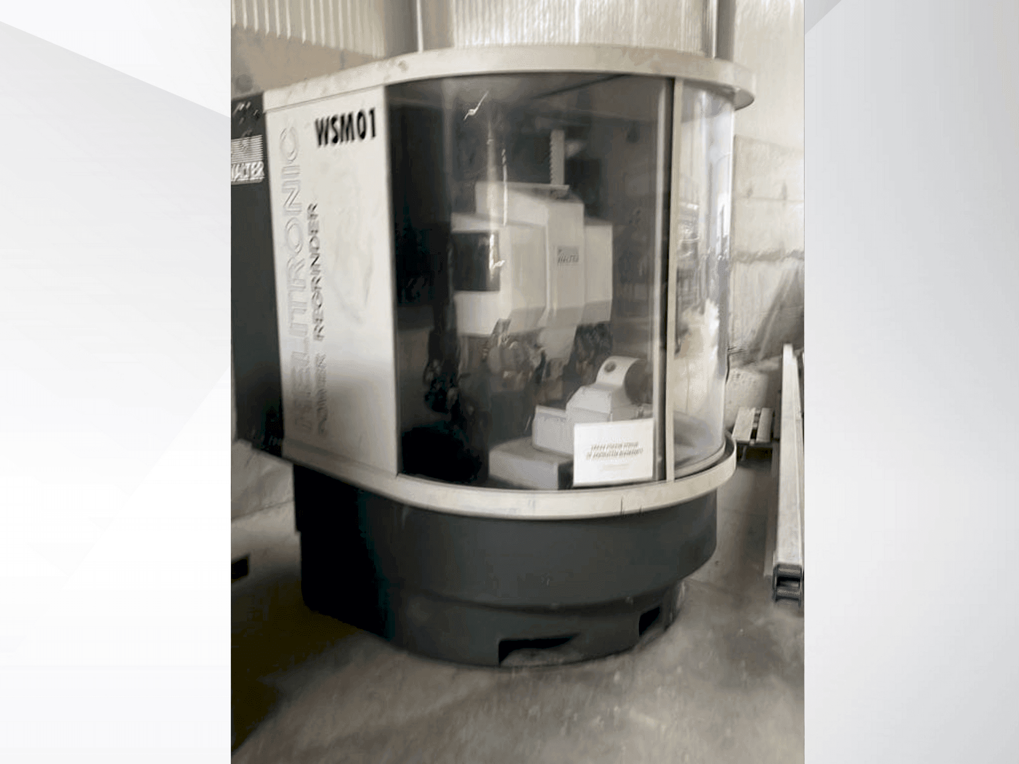 A WALTER Helitronic Power Regrinder gép elölnézete