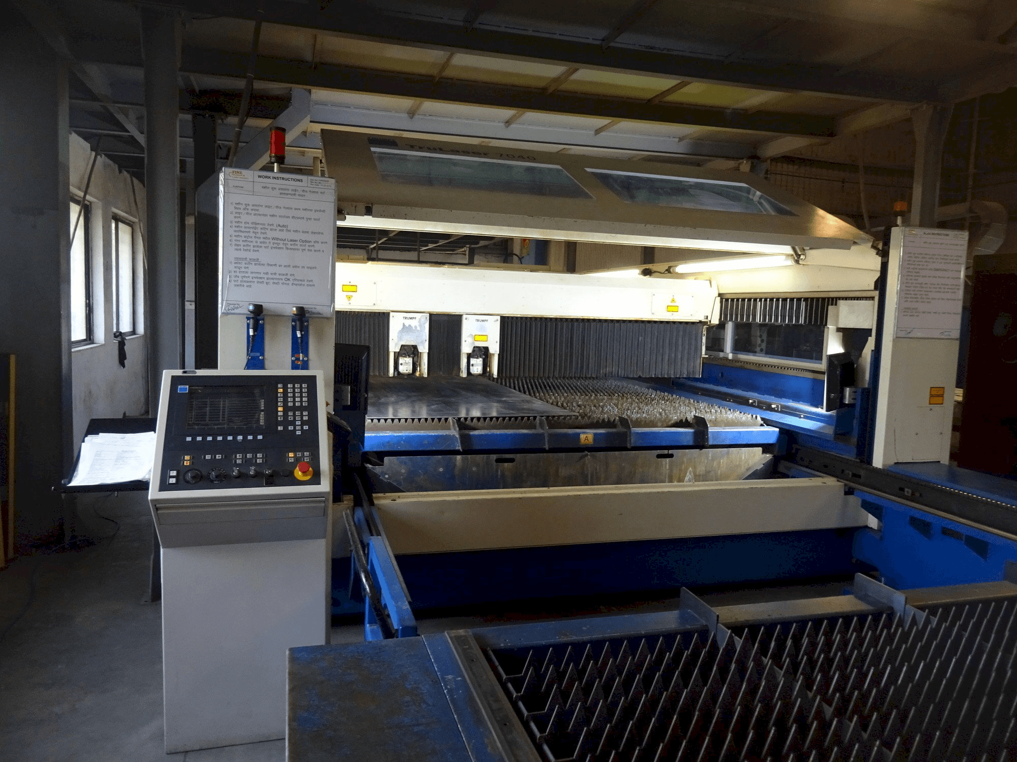 A Trumpf TruLaser 7040 gép elölnézete