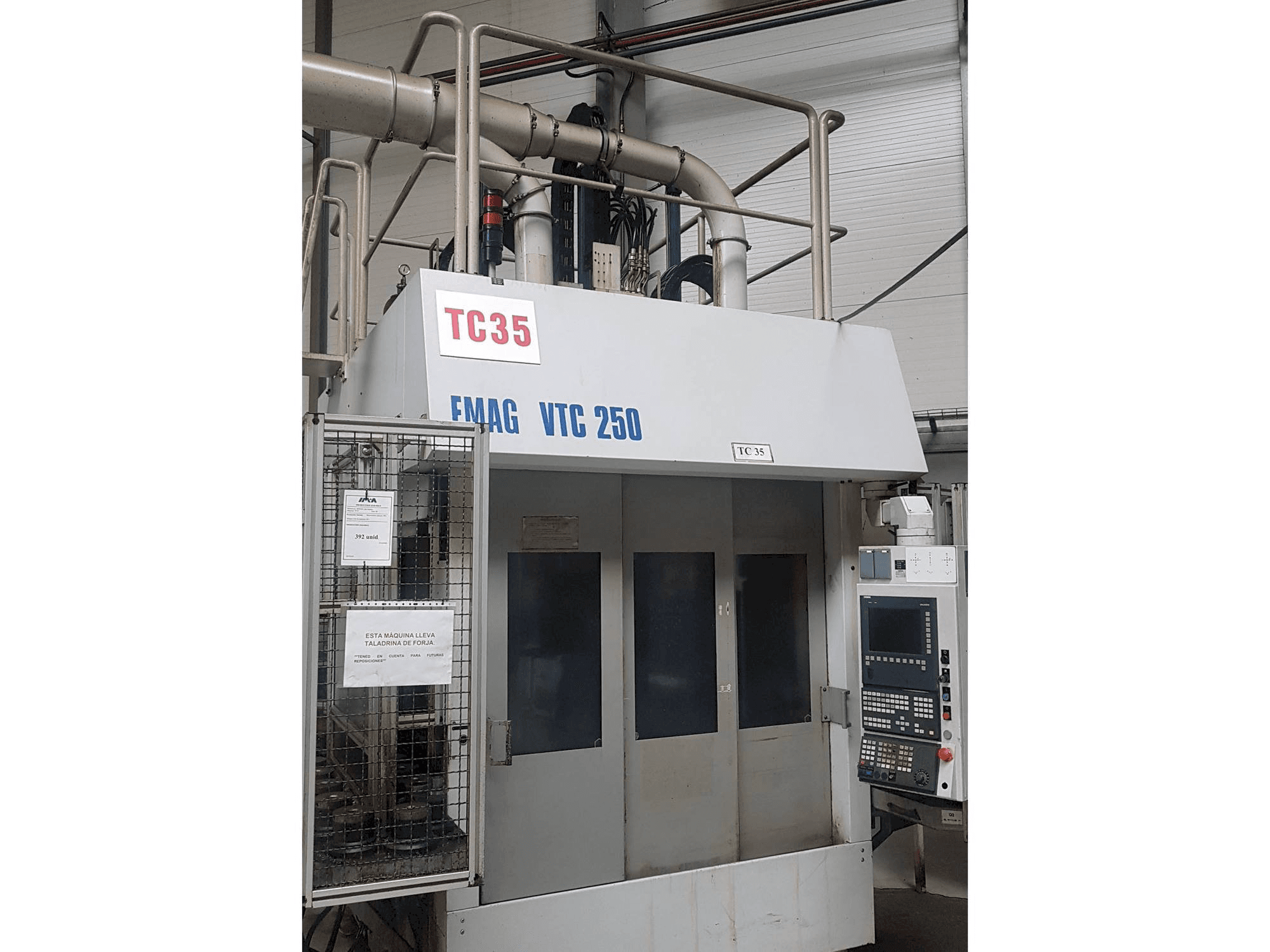 A EMAG VTC 250 gép elölnézete