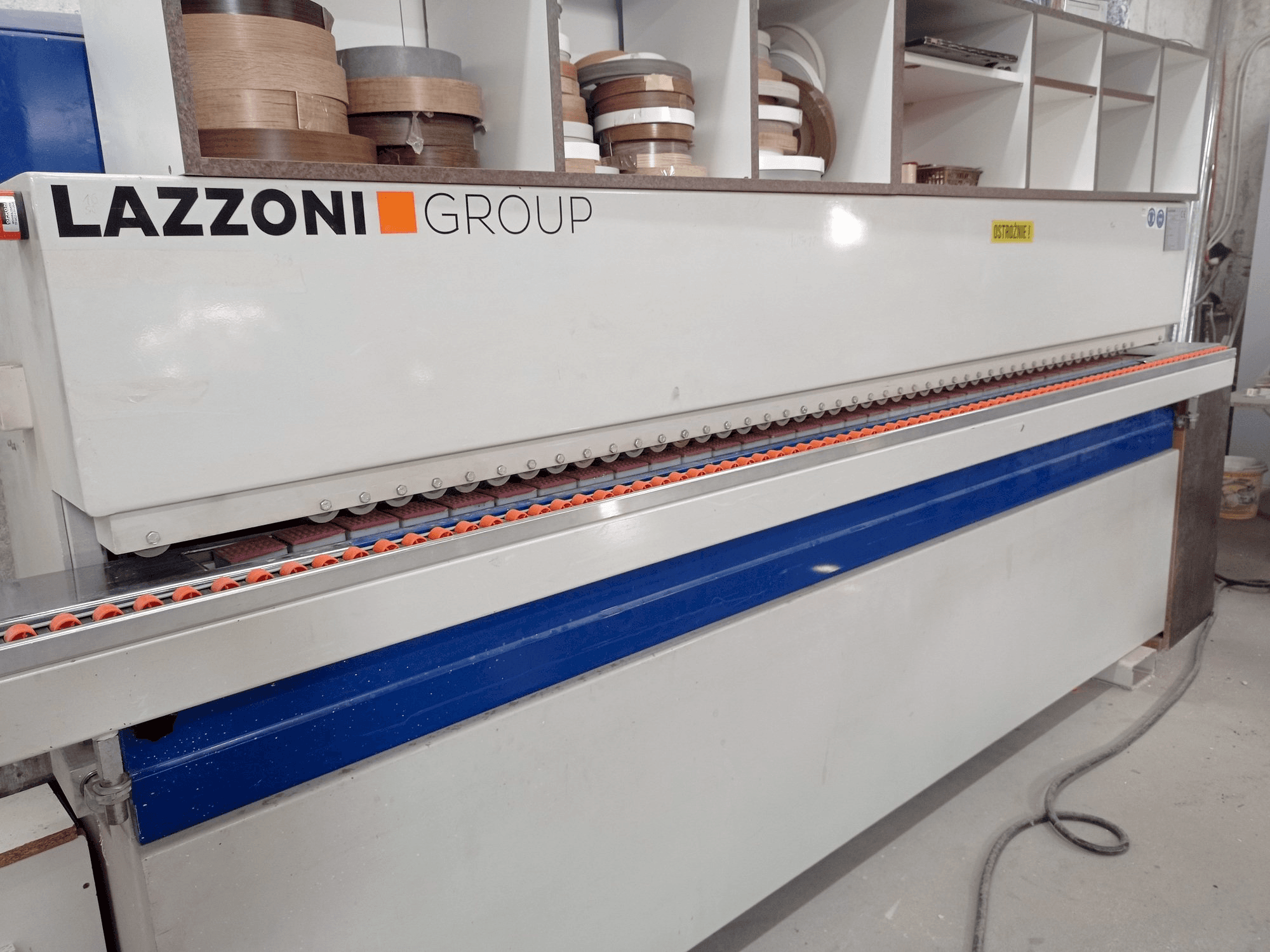 A LAZZONI K400 gép elölnézete
