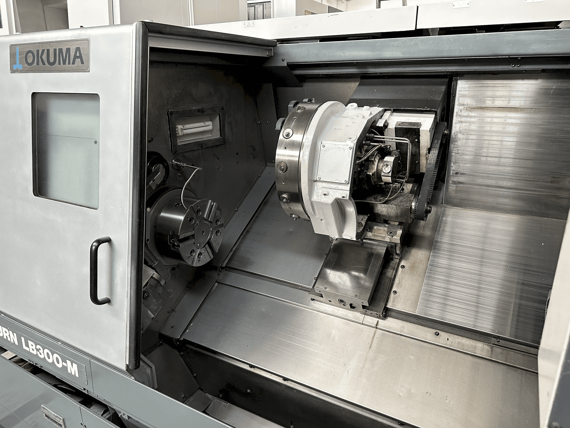 A Okuma LB 300 MC gép munkatere
