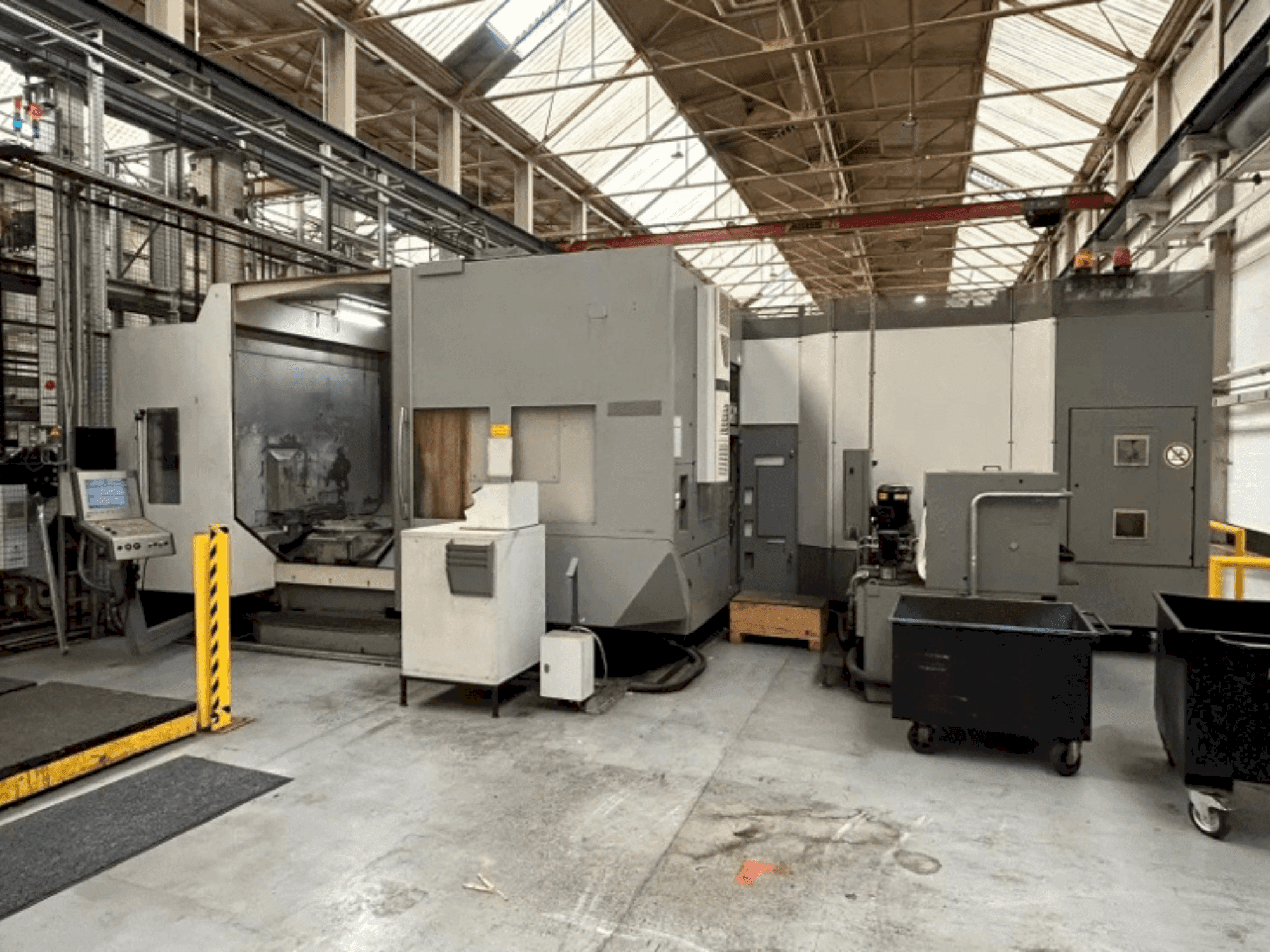 A DMG DMC 100 H gép elölnézete