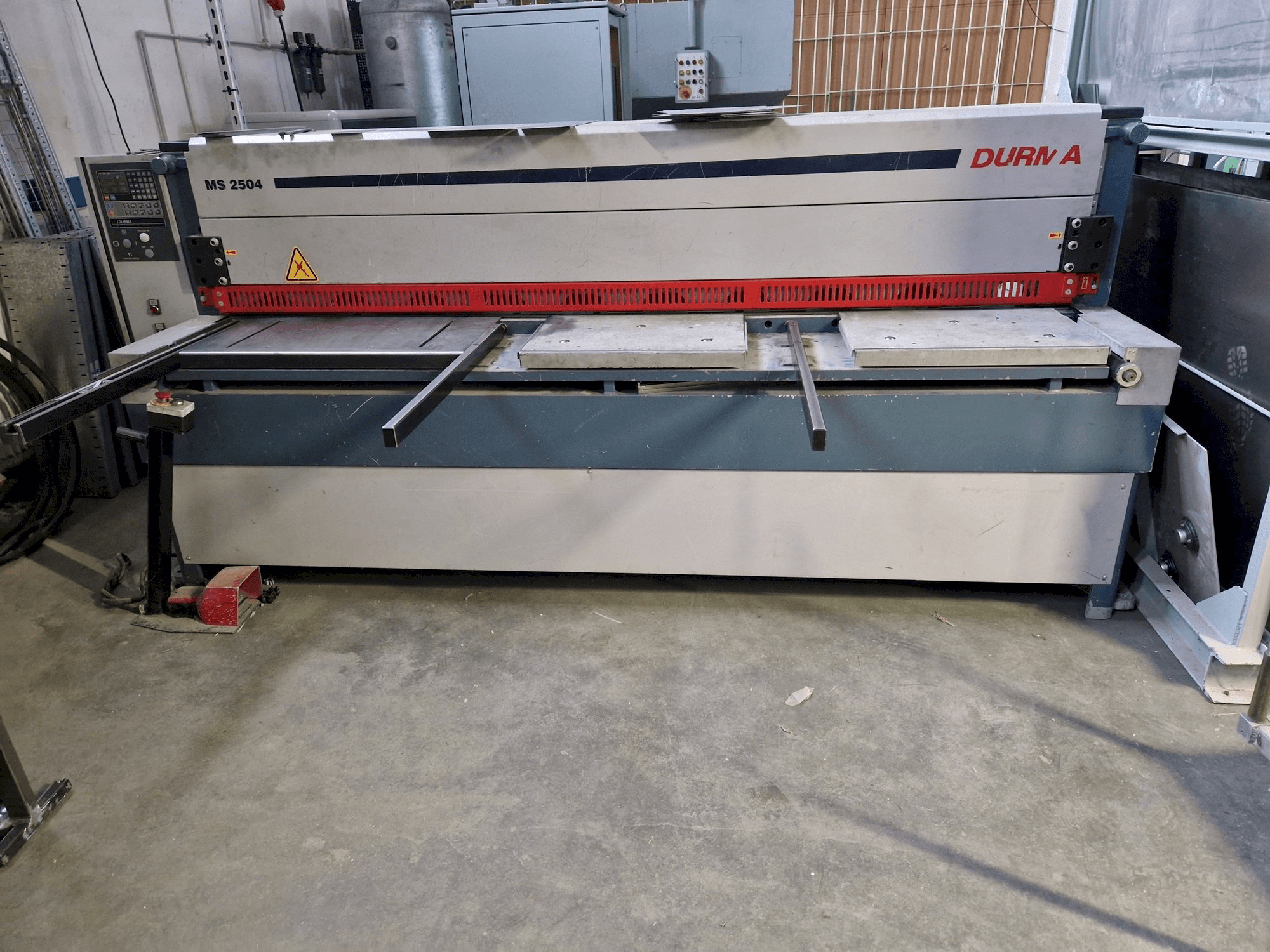 A Durma MS 2504 gép elölnézete