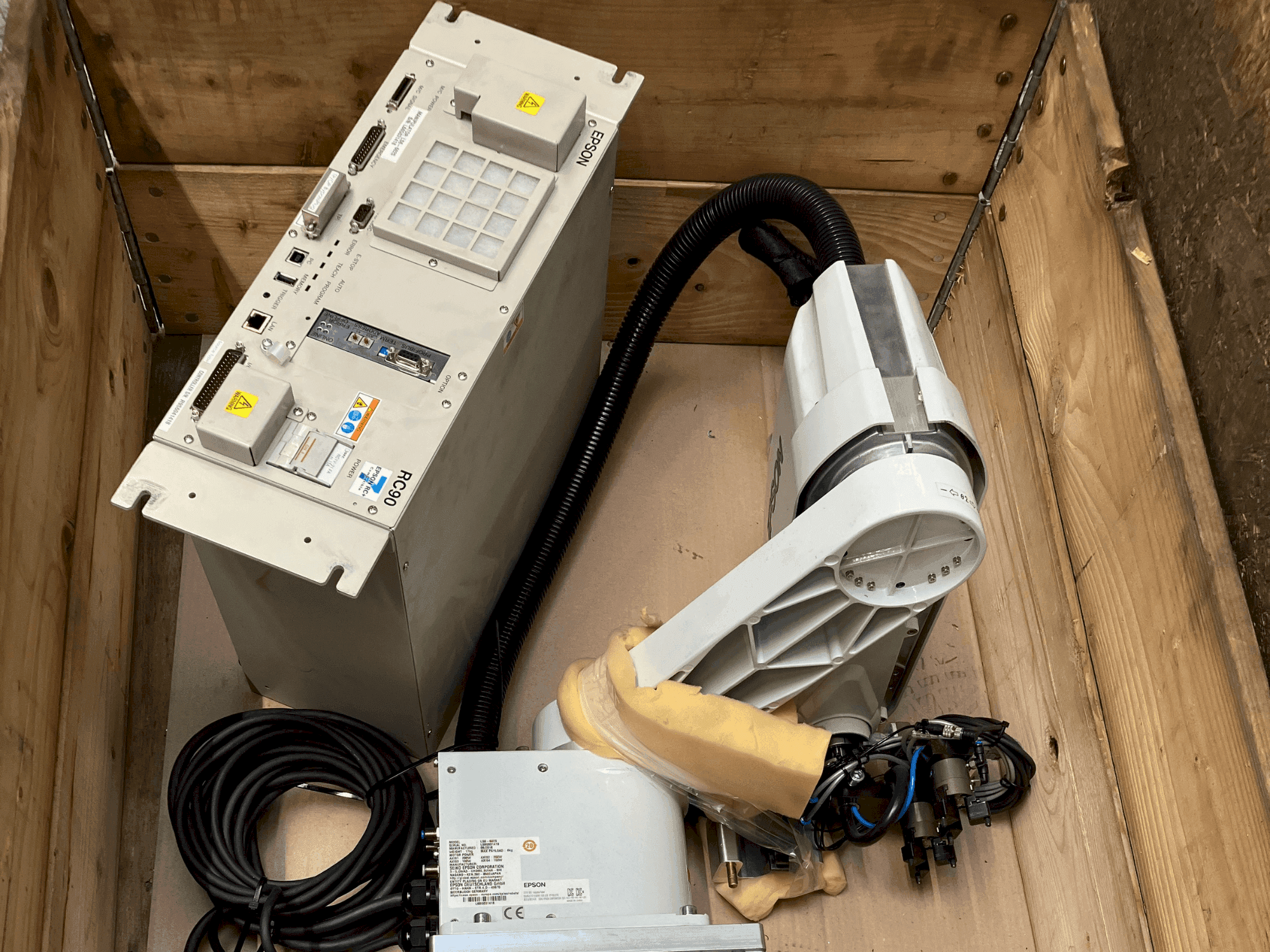 A EPSON LS3-401S gép elölnézete