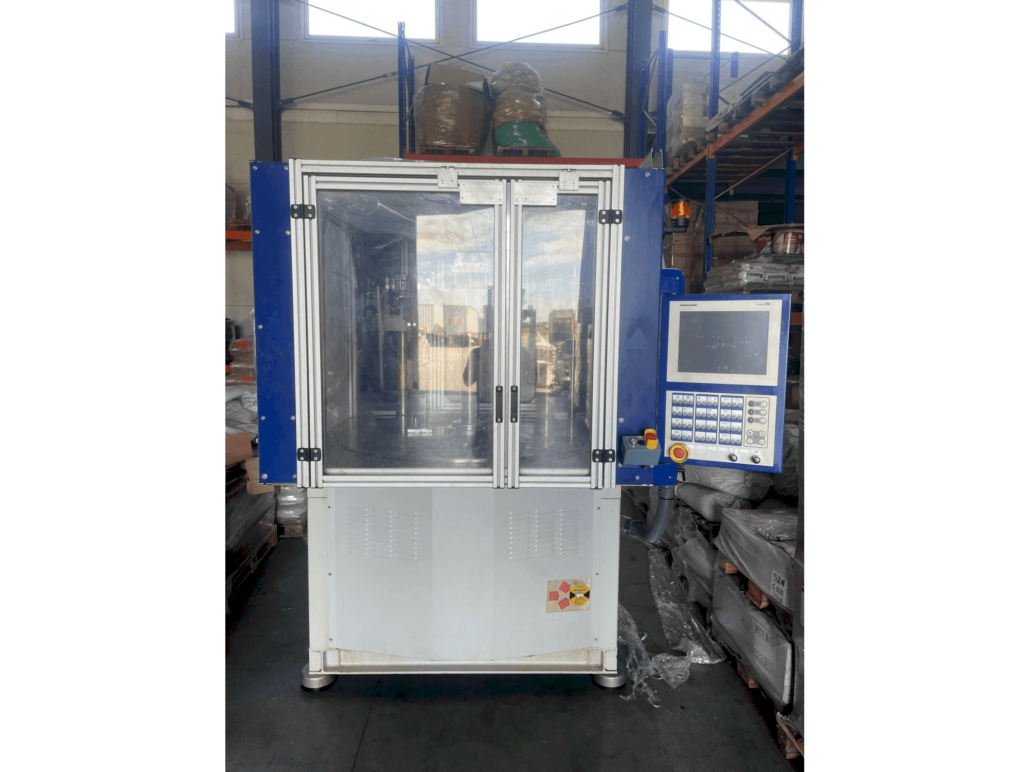 A Battenfeld VM 150/525 R1280 Unilog B6P gép elölnézete