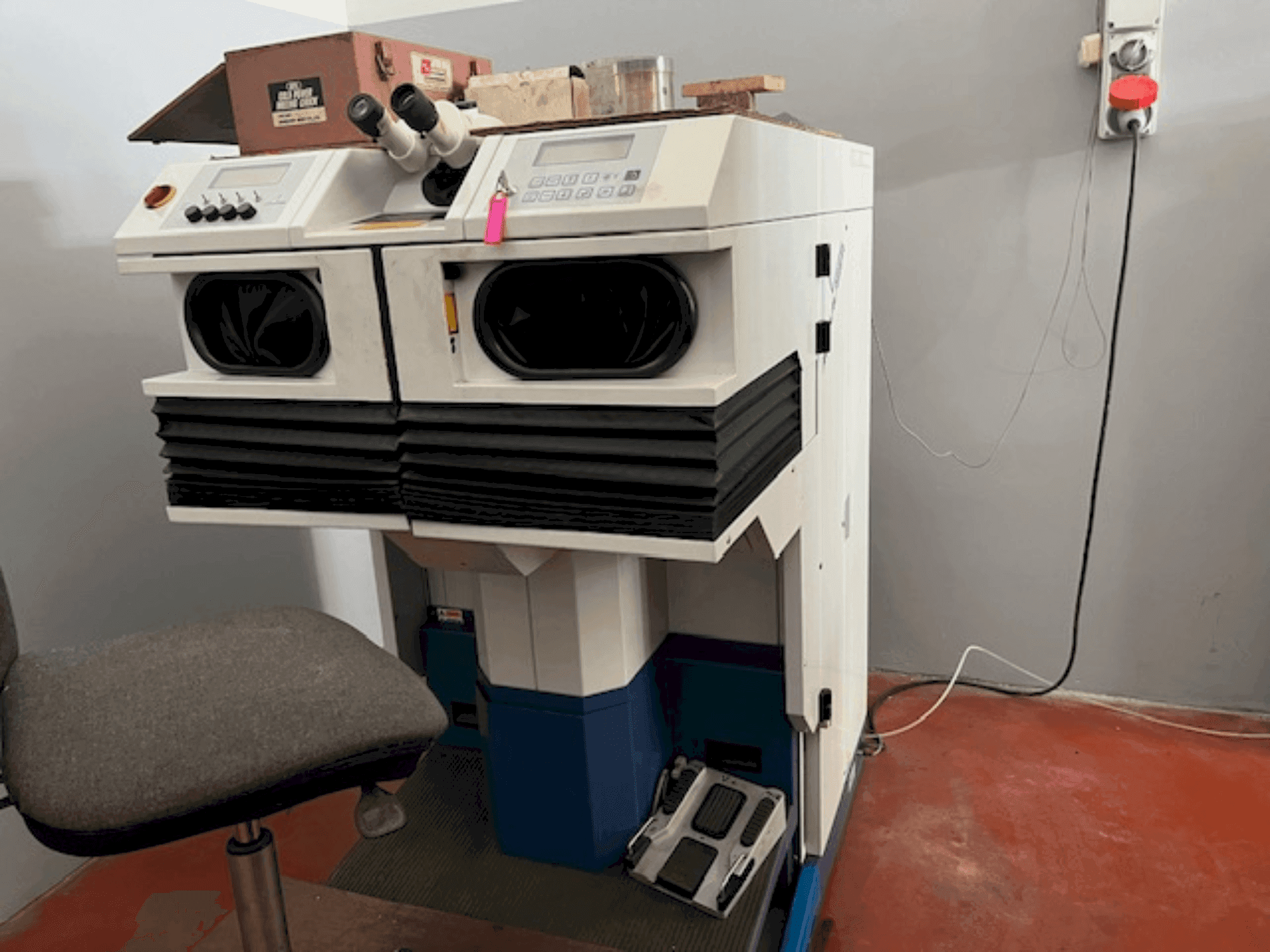 A ALPHA LASER ALW 150 gép elölnézete