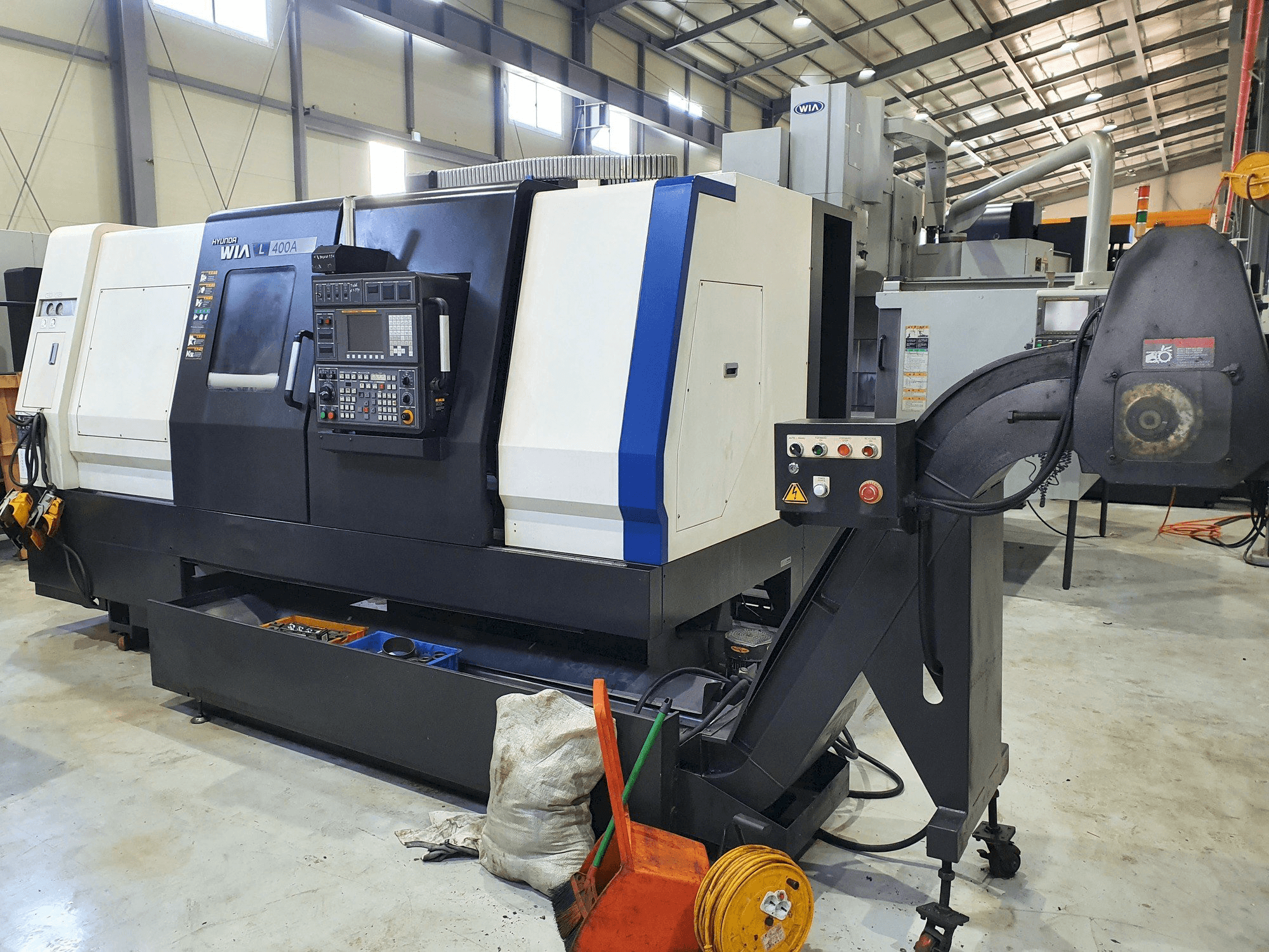 A Hyundai Wia L400A gép elölnézete