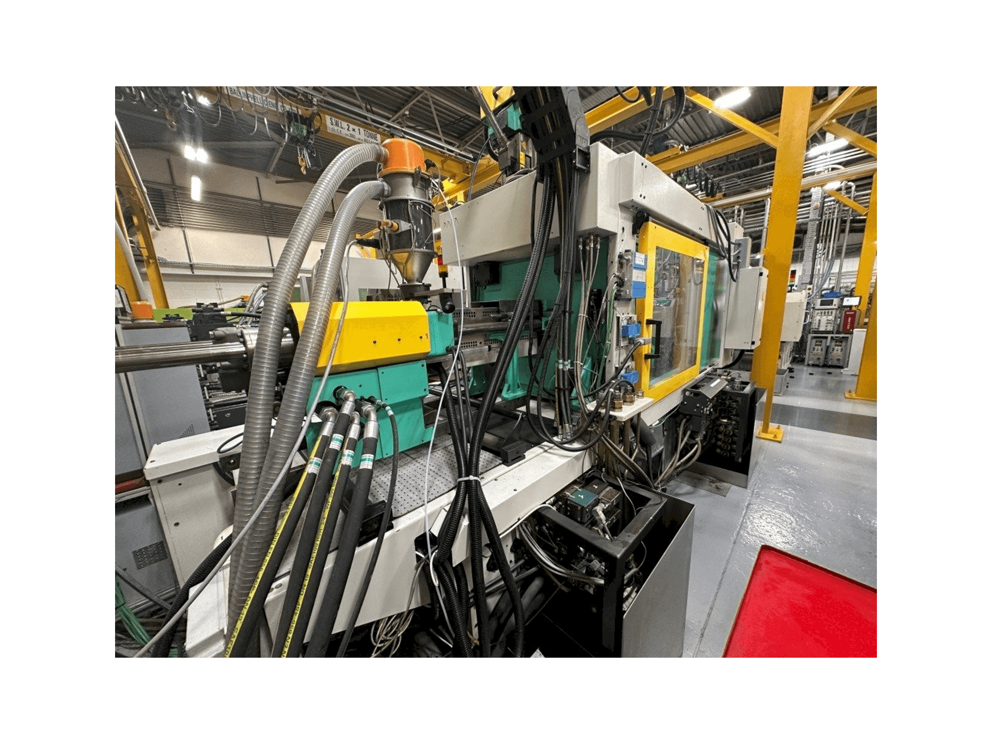 A Arburg Allrounder 570C 2000 -350/150 gép oldalnézete