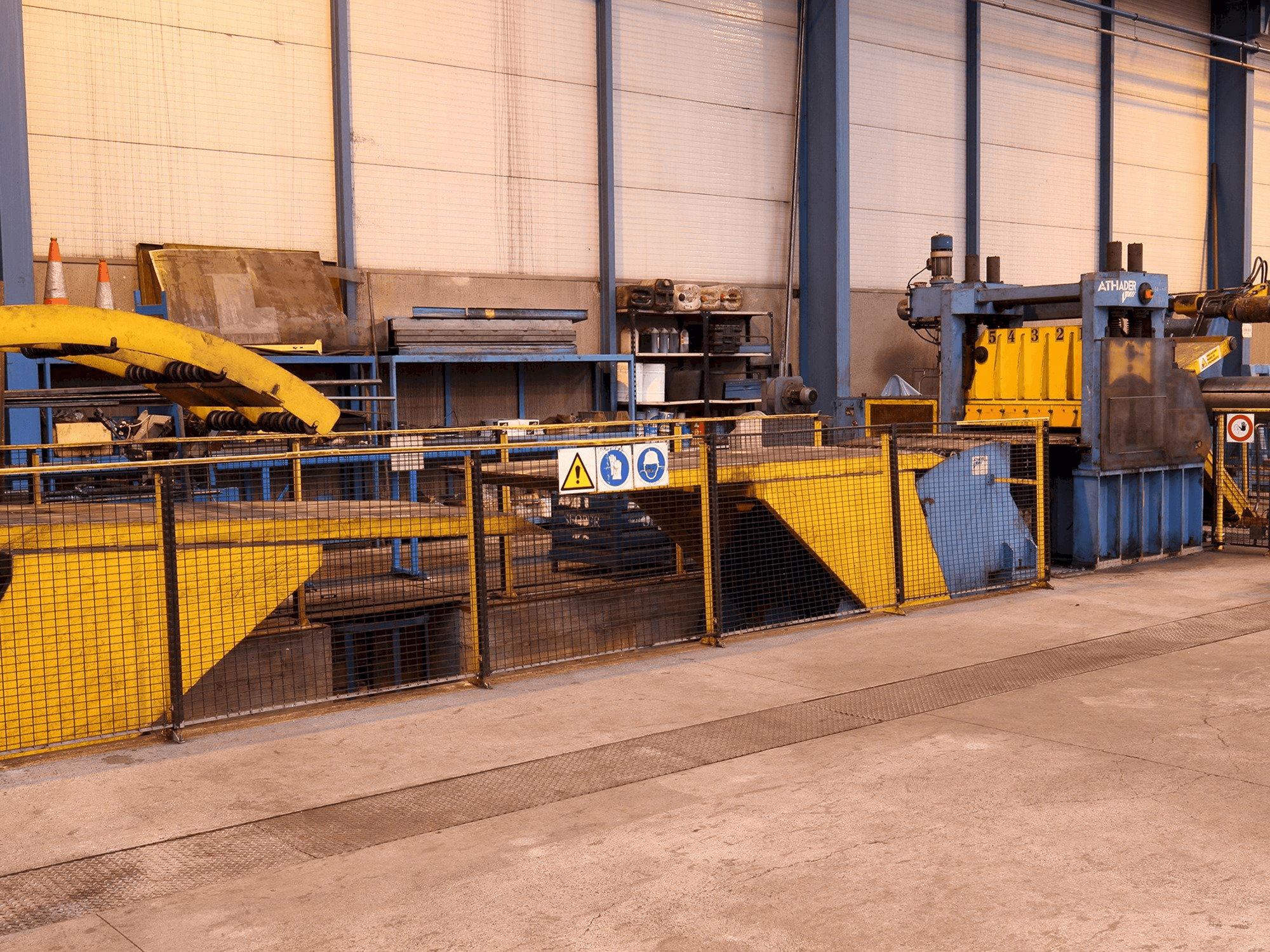 A ATHADER J21 gép elölnézete