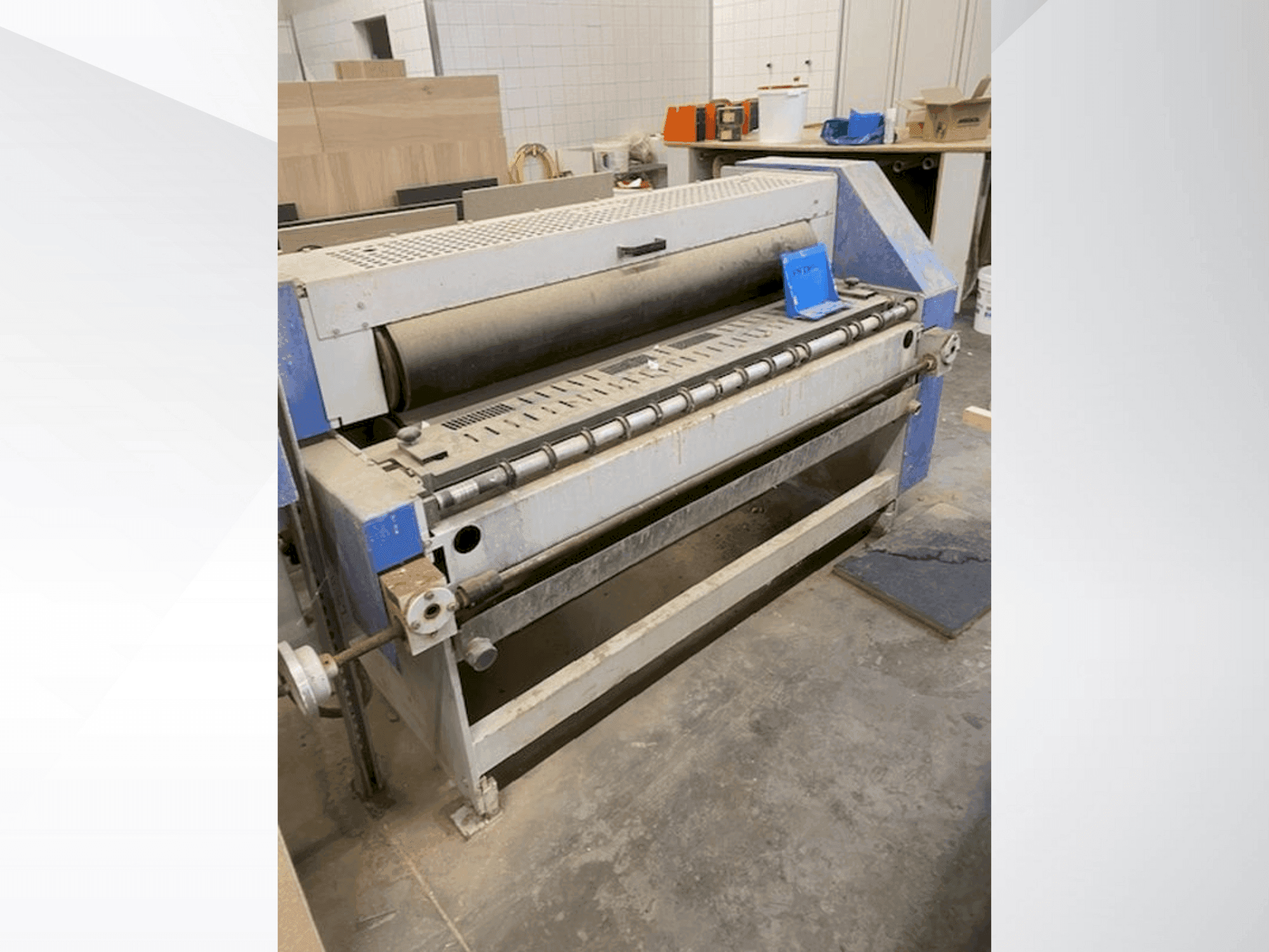 A HYMMEN TLA gép elölnézete