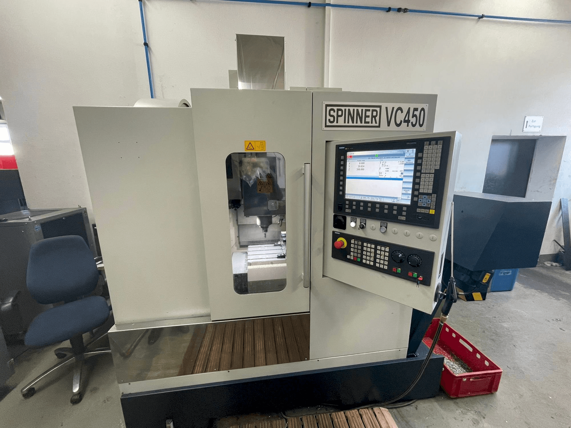 A SPINNER VC 450 gép elölnézete