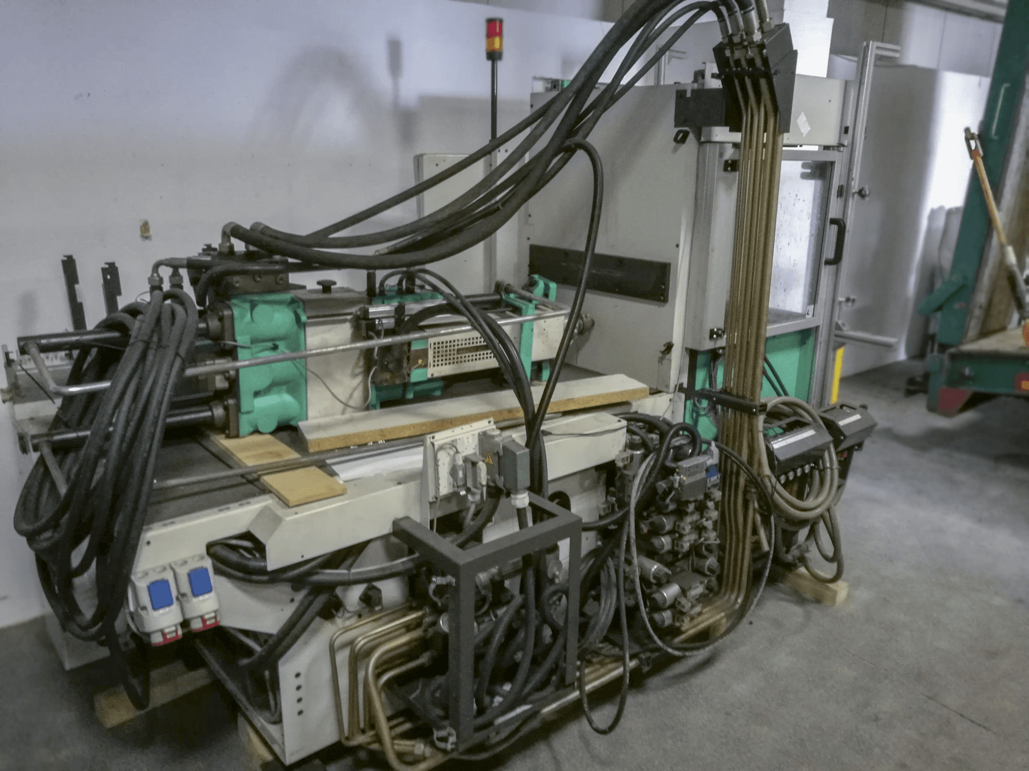 A Arburg 420C 800-250 gép elölnézete