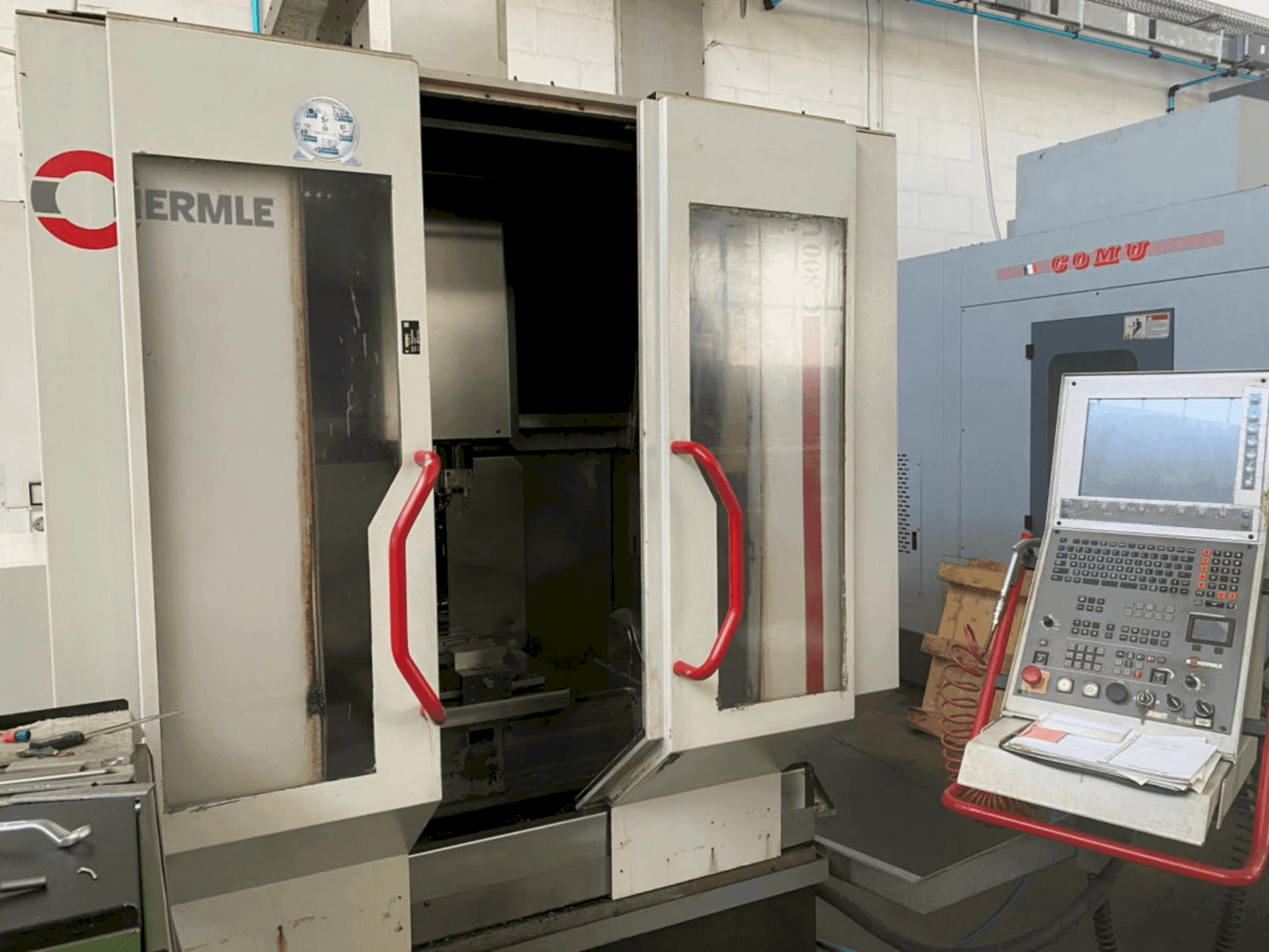 A HERMLE C 800 U gép elölnézete