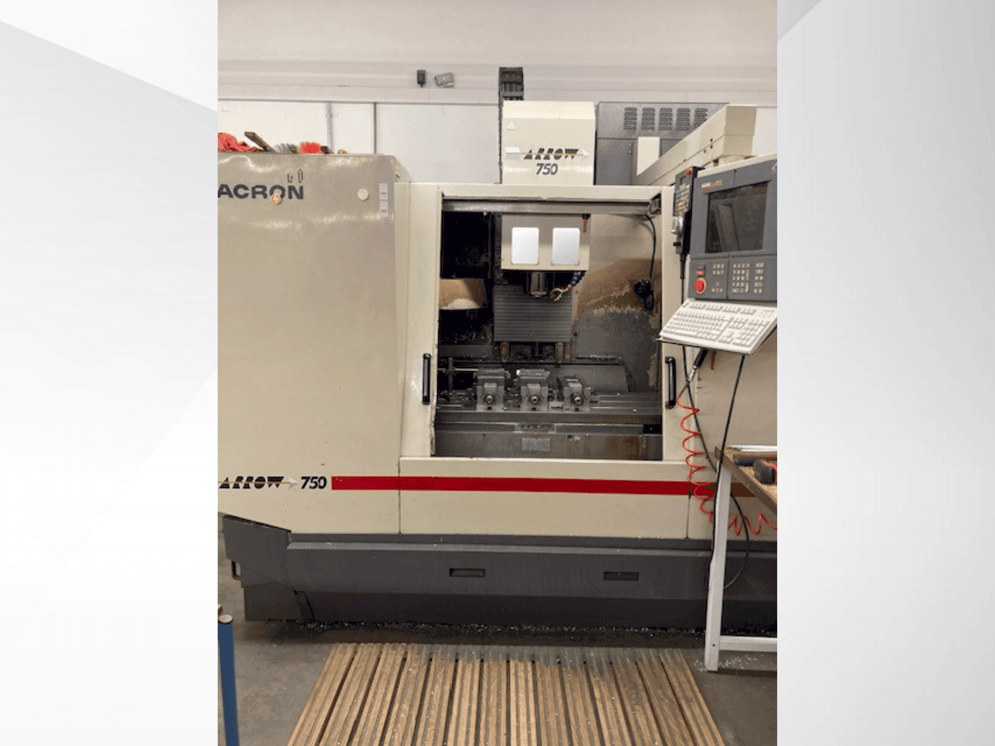 A Cincinnati Milacron Arrow 750 gép elölnézete