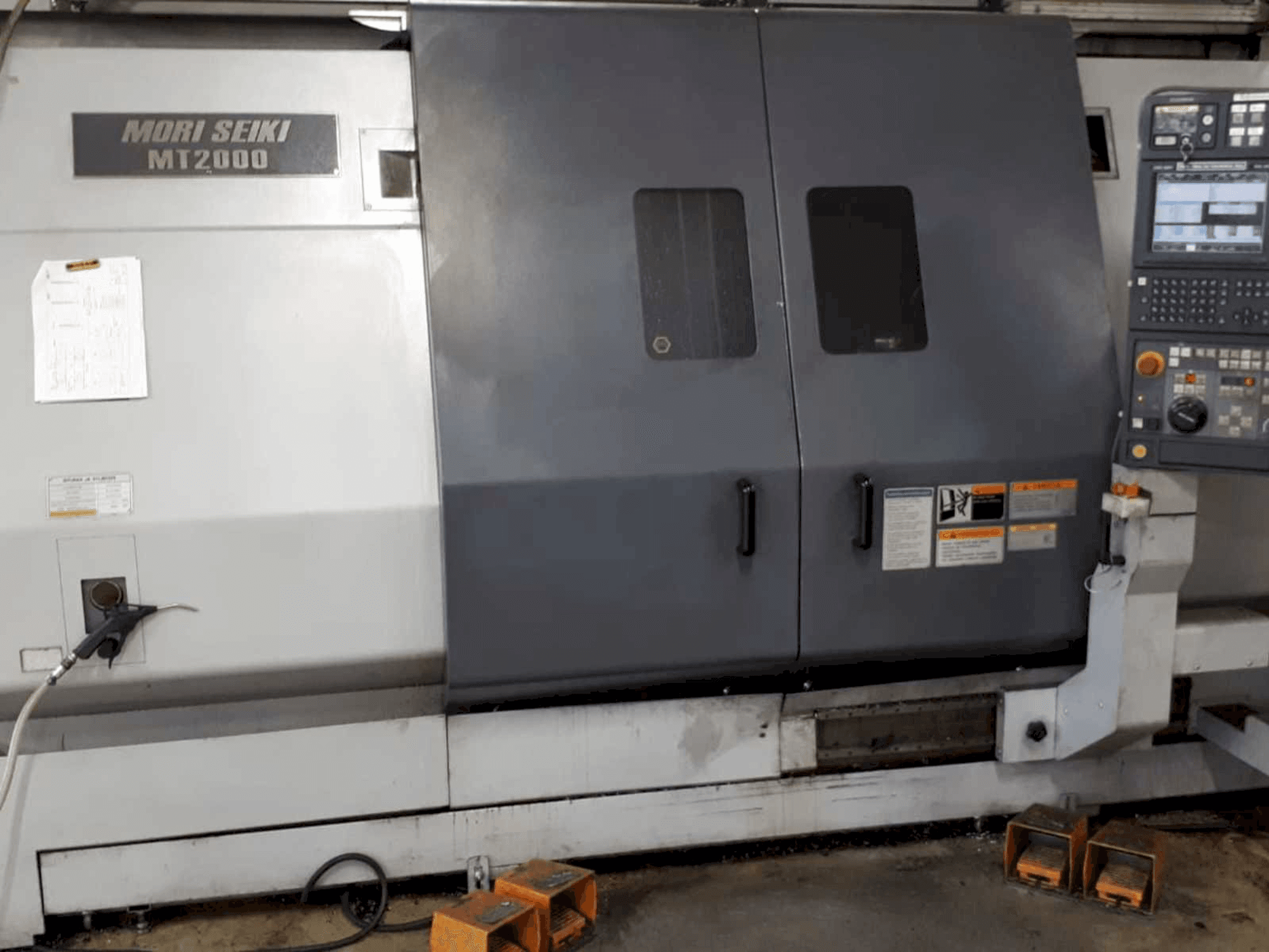 A MORI SEIKI MT 2000 SZ gép elölnézete