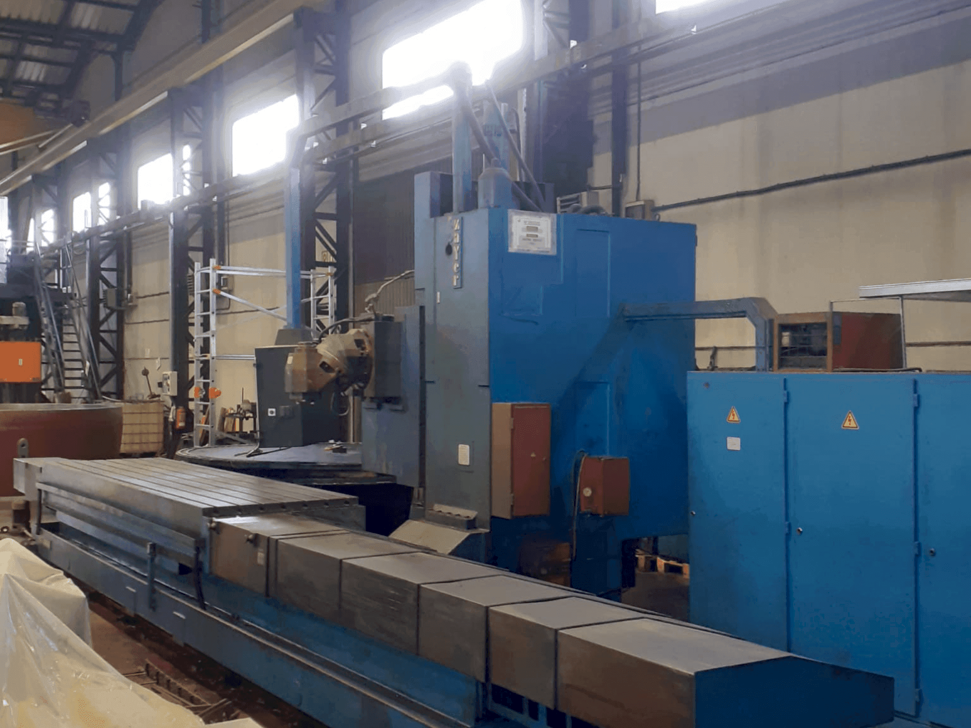A Zayer KF 4000 gép elölnézete