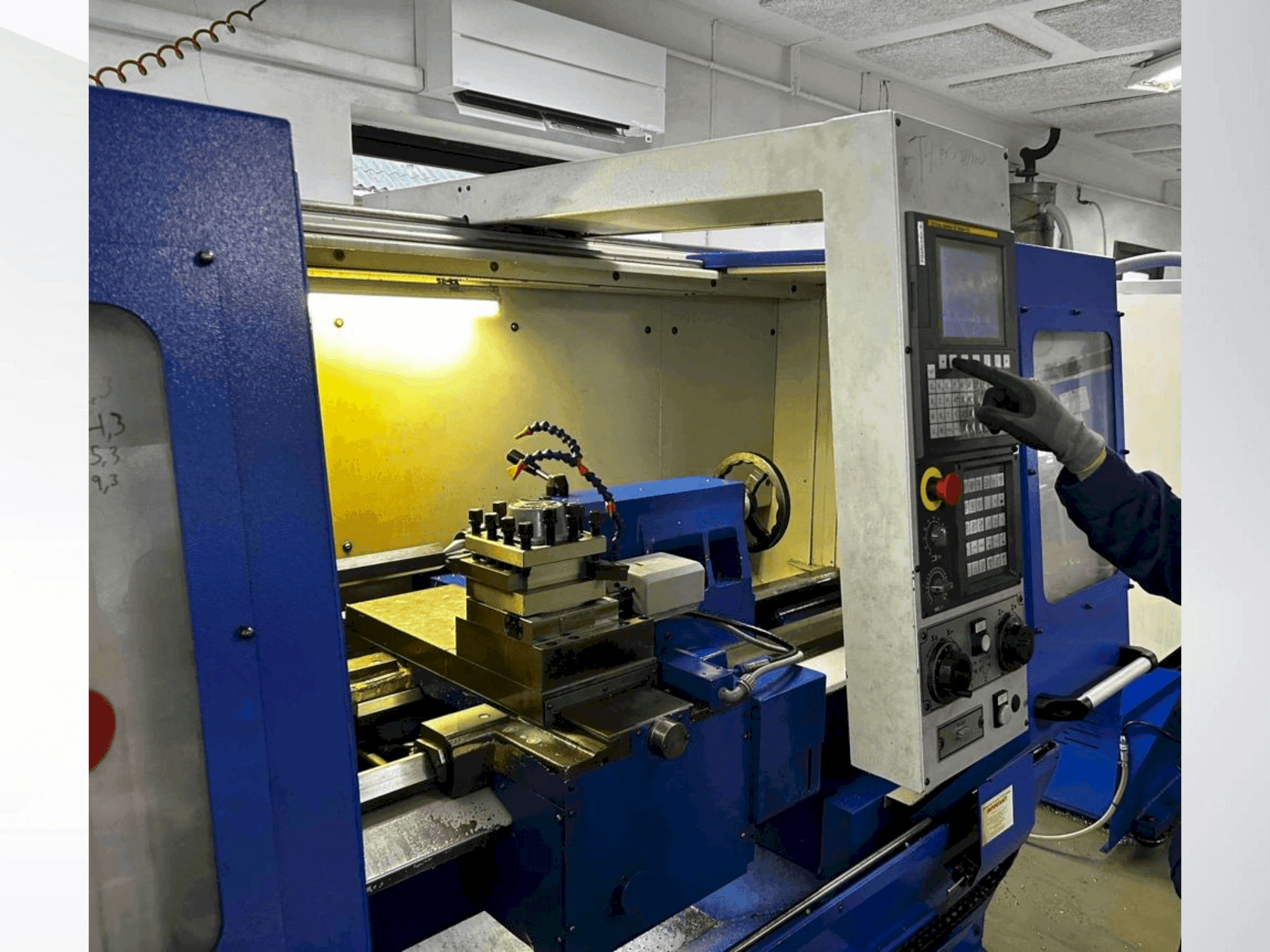 A Pinacho SMART 260 gép elölnézete