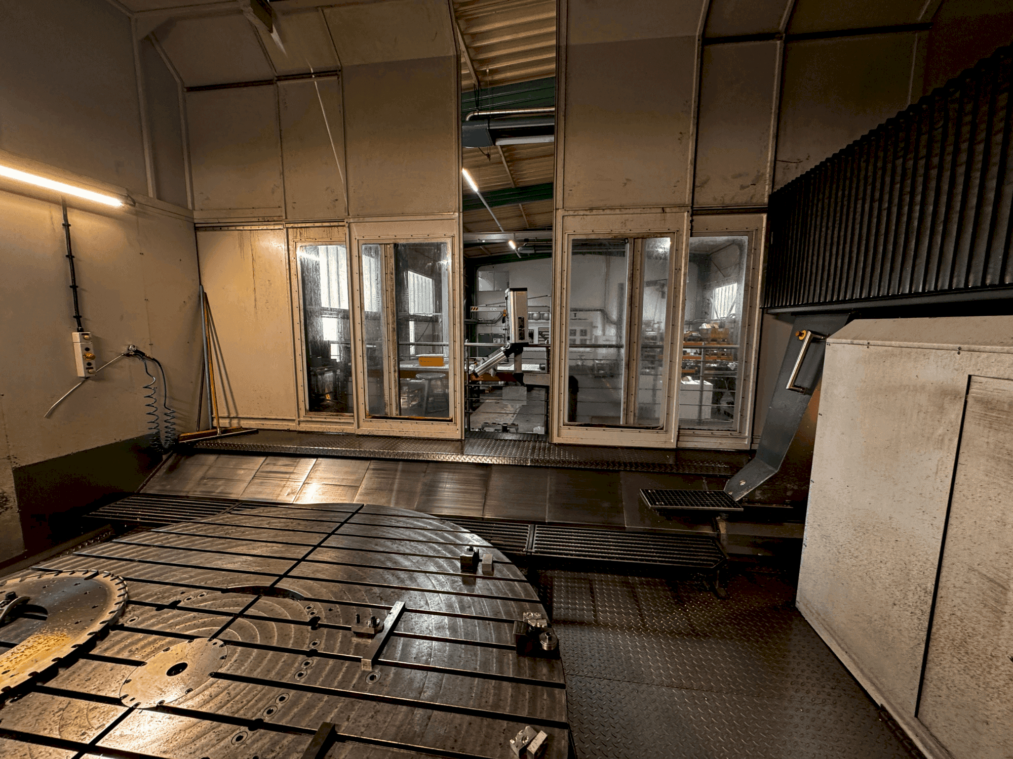 A AXA VPC 2800-U gép elölnézete